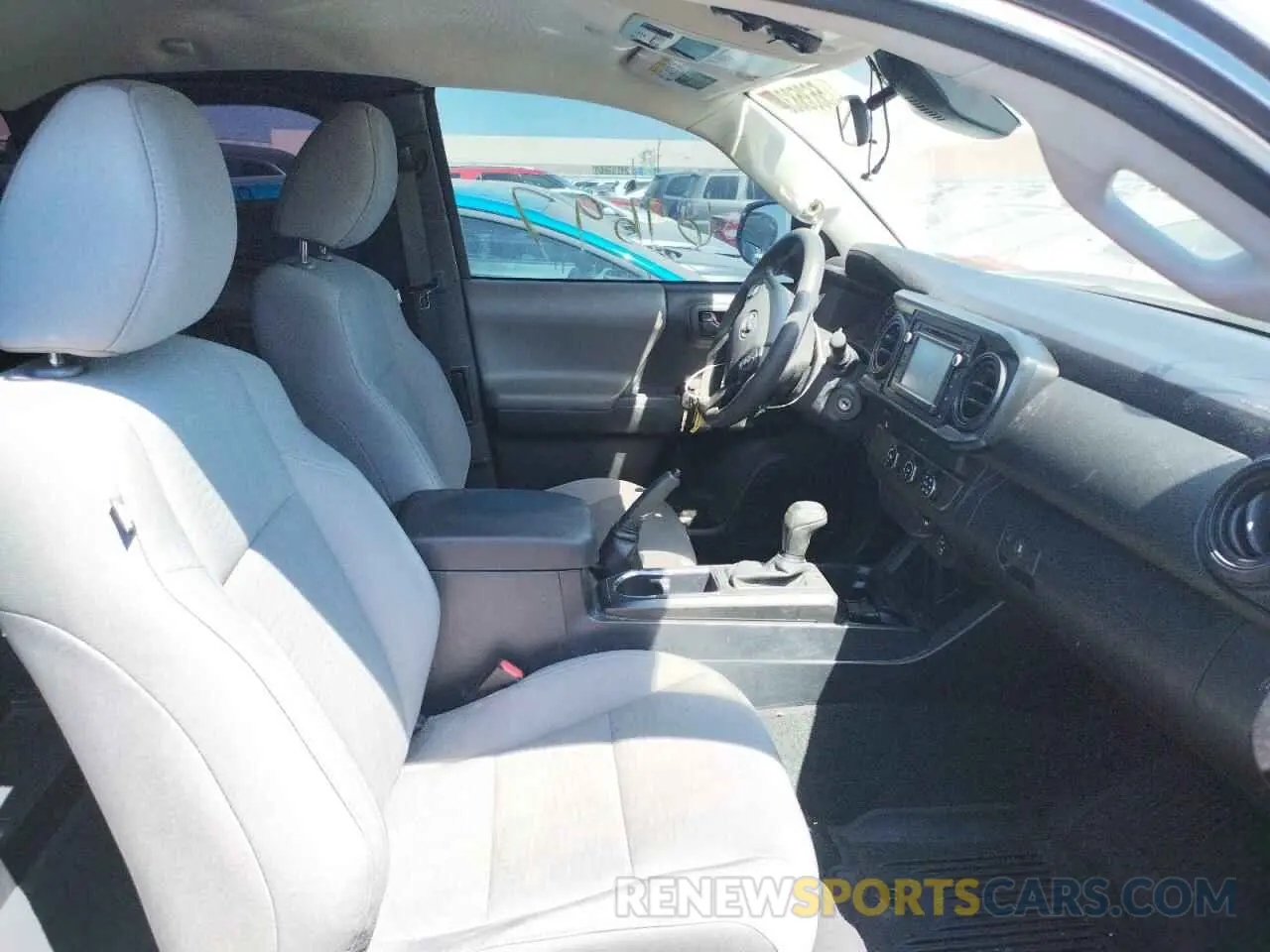 5 Photograph of a damaged car 5TFRX5GNXKX152234 TOYOTA TACOMA 2019
