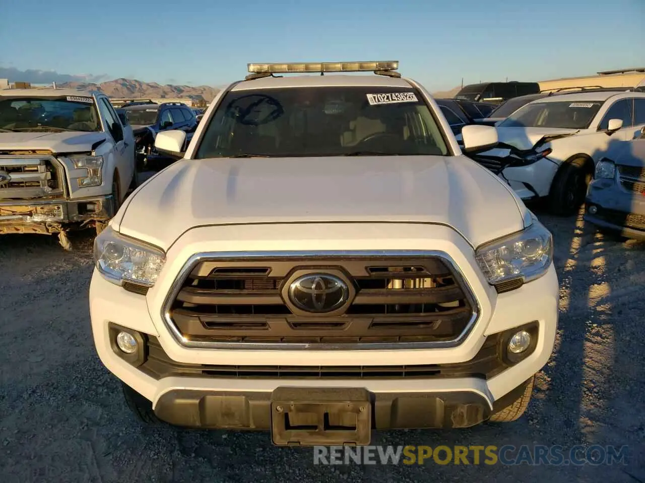 5 Photograph of a damaged car 5TFRX5GNXKX158504 TOYOTA TACOMA 2019