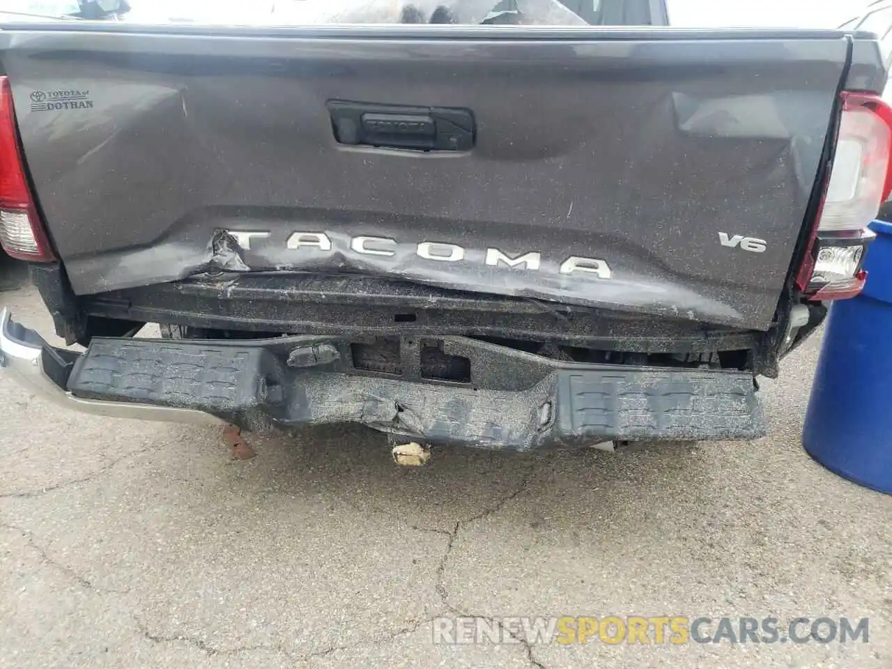 9 Photograph of a damaged car 5TFRZ5CN0KX080086 TOYOTA TACOMA 2019