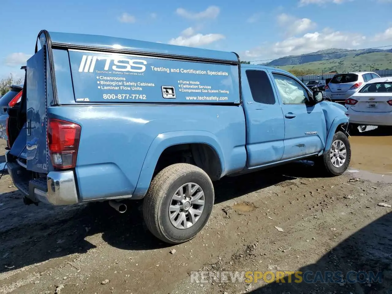 3 Photograph of a damaged car 5TFRZ5CN0KX085823 TOYOTA TACOMA 2019