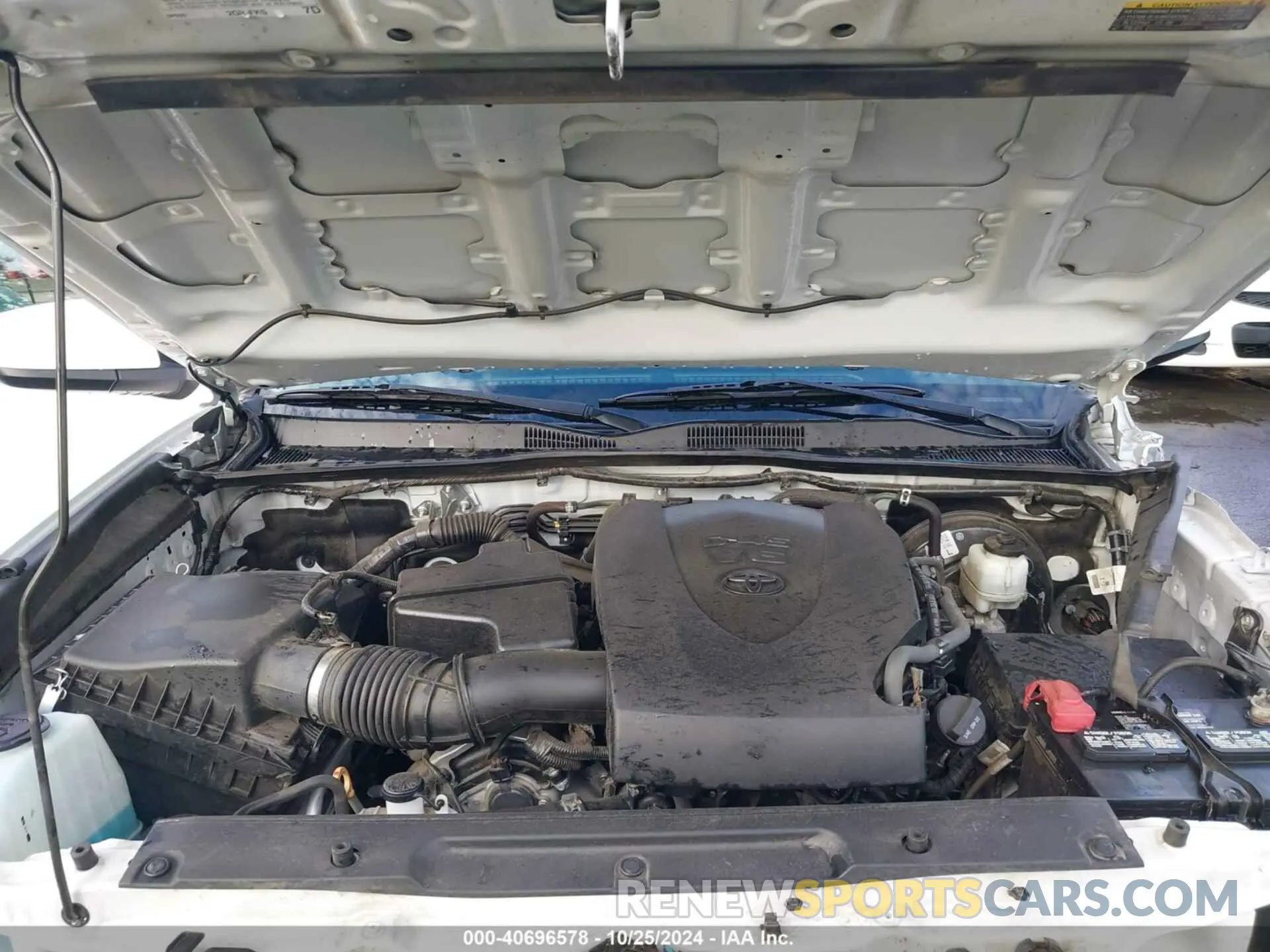 10 Photograph of a damaged car 5TFRZ5CN3KX085007 TOYOTA TACOMA 2019