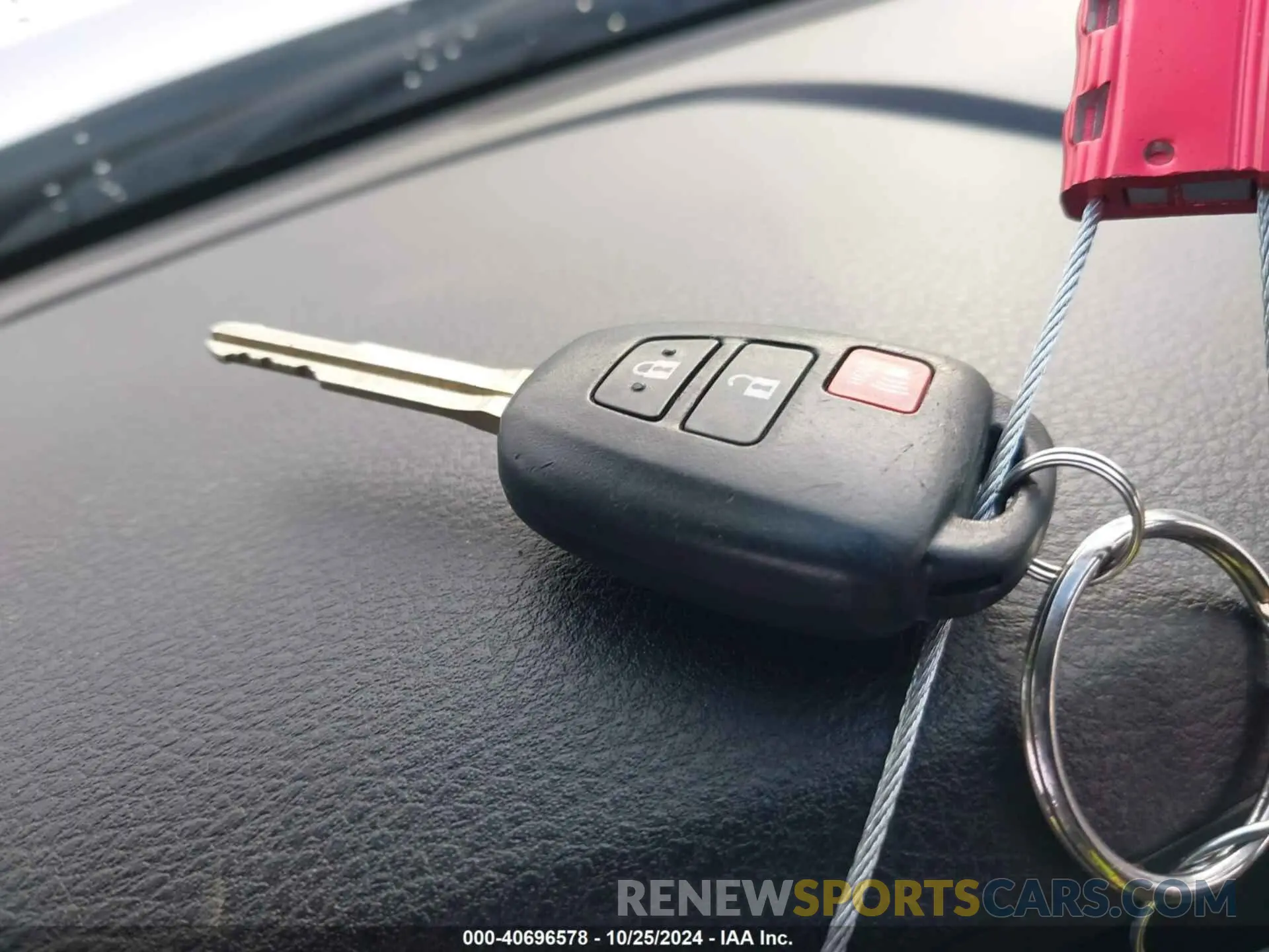 11 Photograph of a damaged car 5TFRZ5CN3KX085007 TOYOTA TACOMA 2019