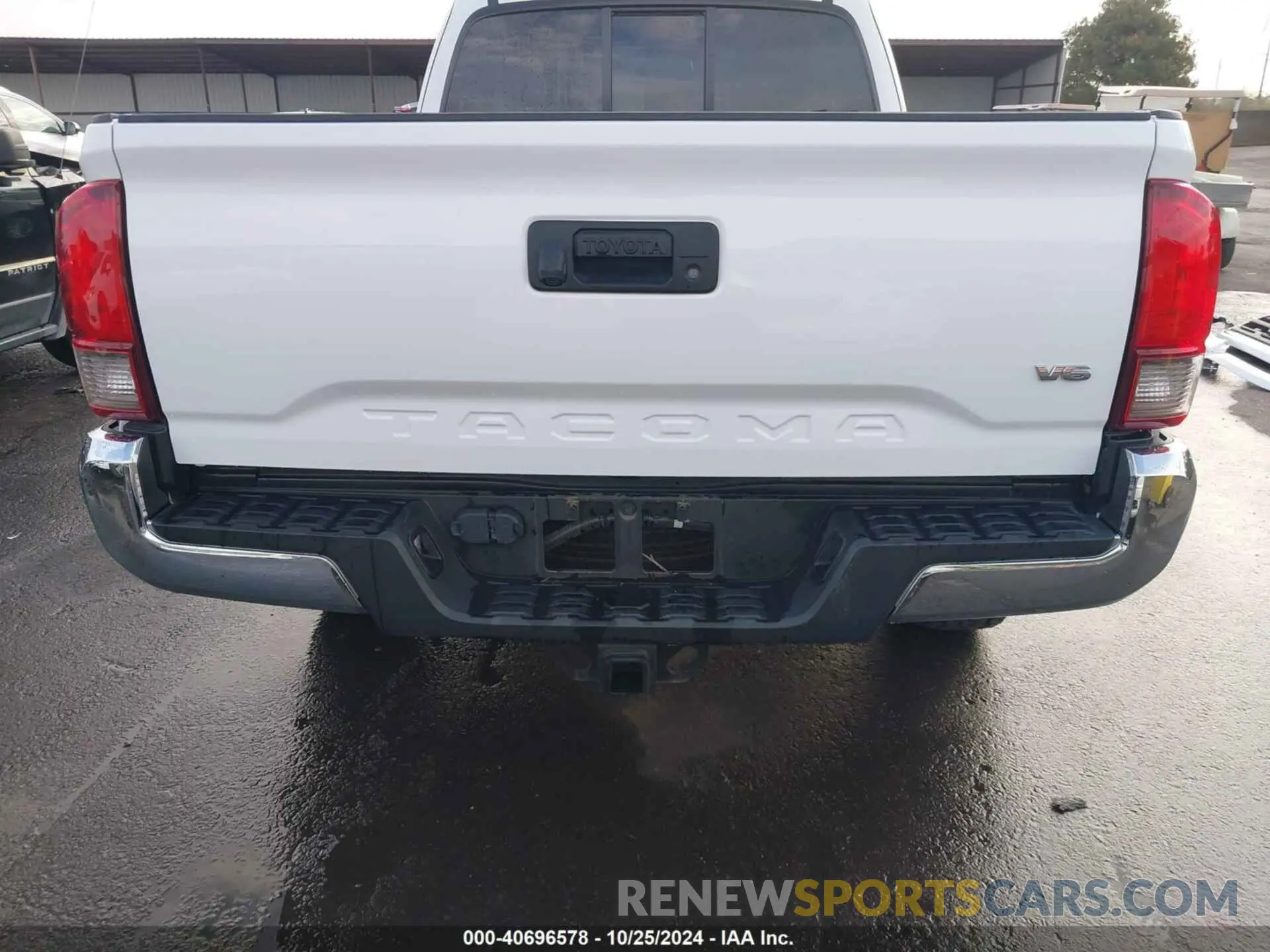 17 Photograph of a damaged car 5TFRZ5CN3KX085007 TOYOTA TACOMA 2019