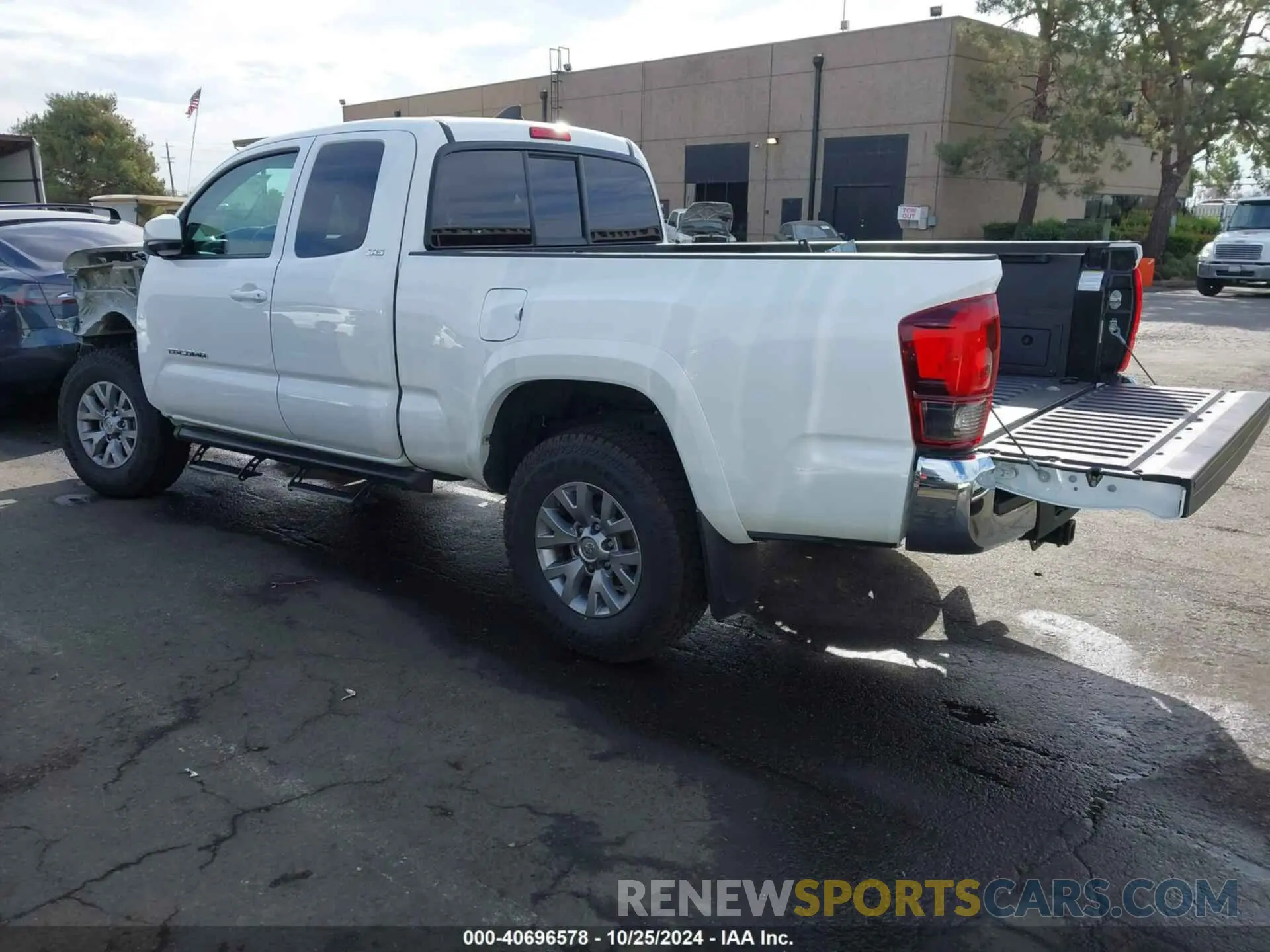 3 Photograph of a damaged car 5TFRZ5CN3KX085007 TOYOTA TACOMA 2019