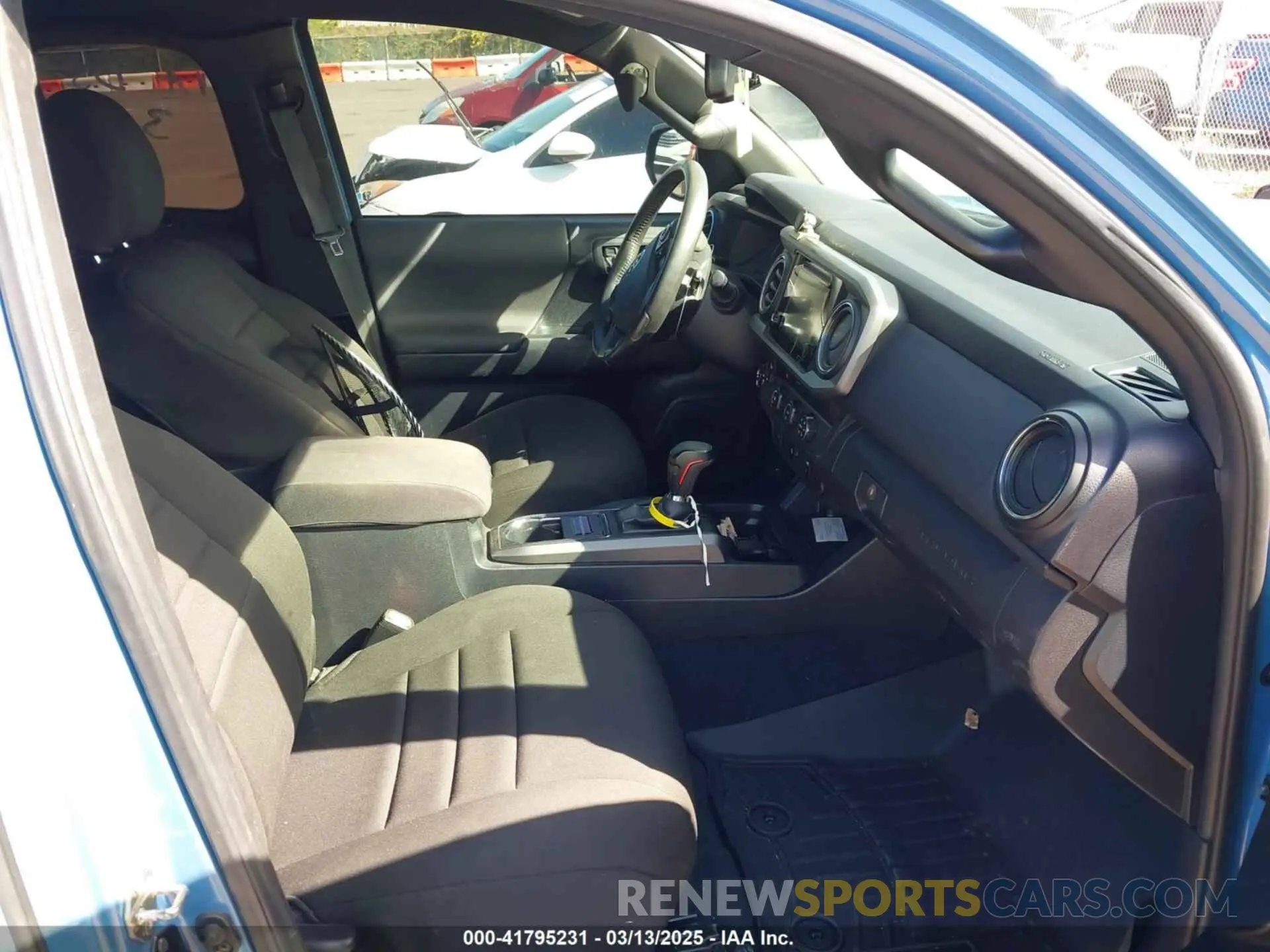 5 Photograph of a damaged car 5TFRZ5CN4KX082052 TOYOTA TACOMA 2019