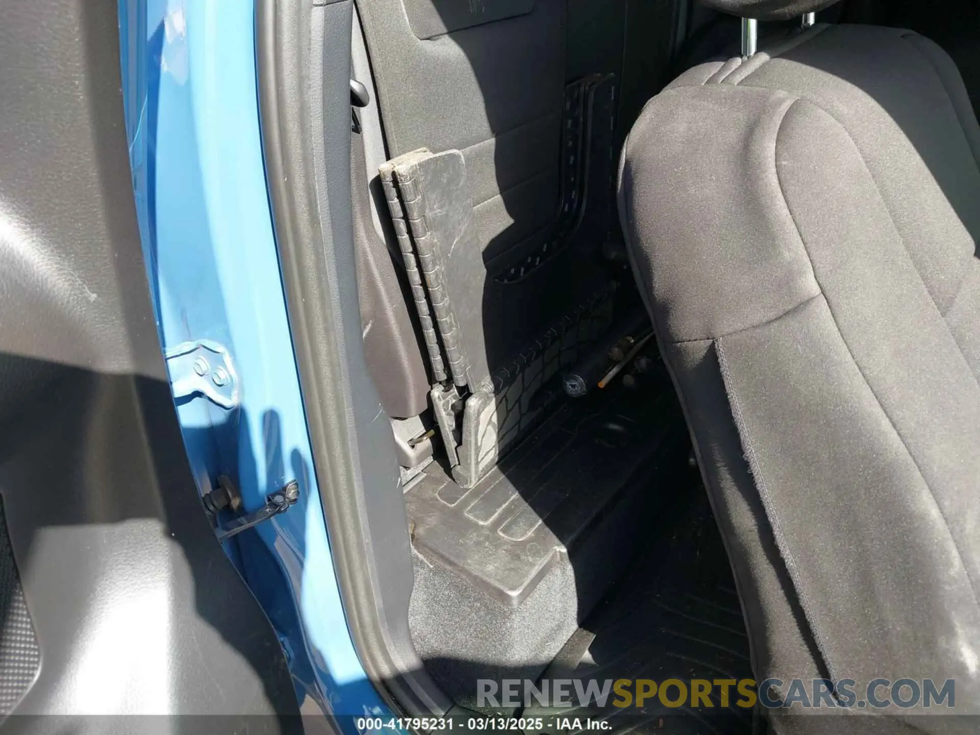 8 Photograph of a damaged car 5TFRZ5CN4KX082052 TOYOTA TACOMA 2019