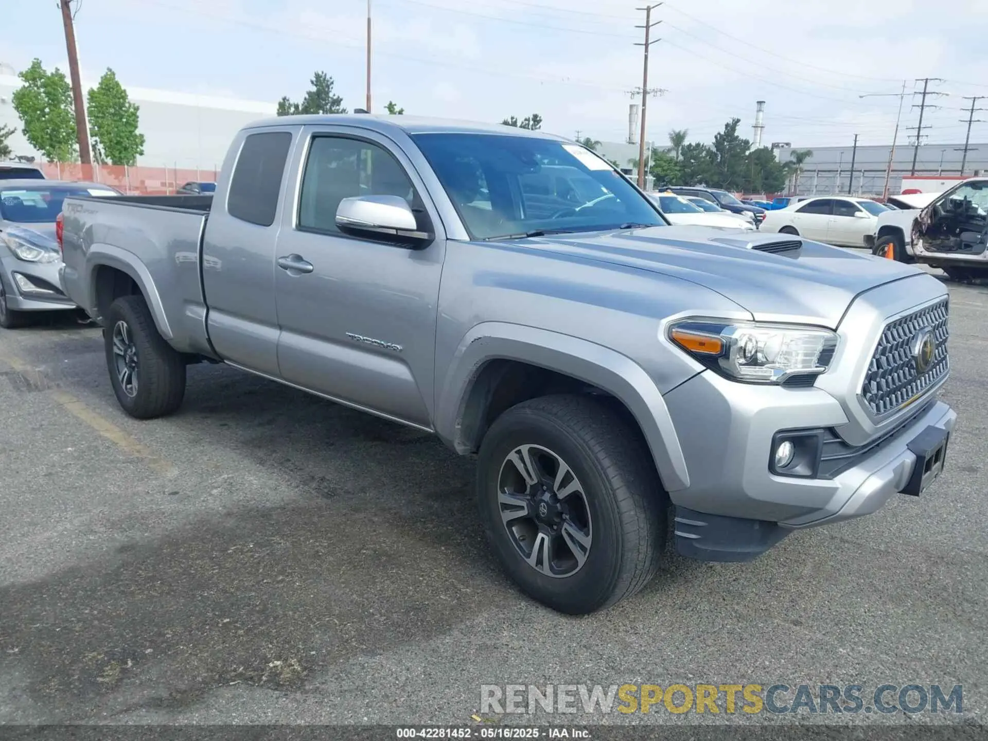 1 Photograph of a damaged car 5TFRZ5CN6KX083137 TOYOTA TACOMA 2019