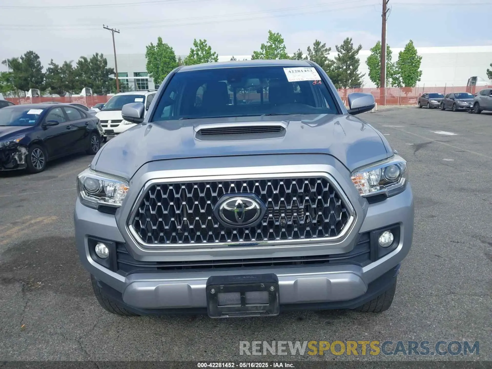13 Photograph of a damaged car 5TFRZ5CN6KX083137 TOYOTA TACOMA 2019
