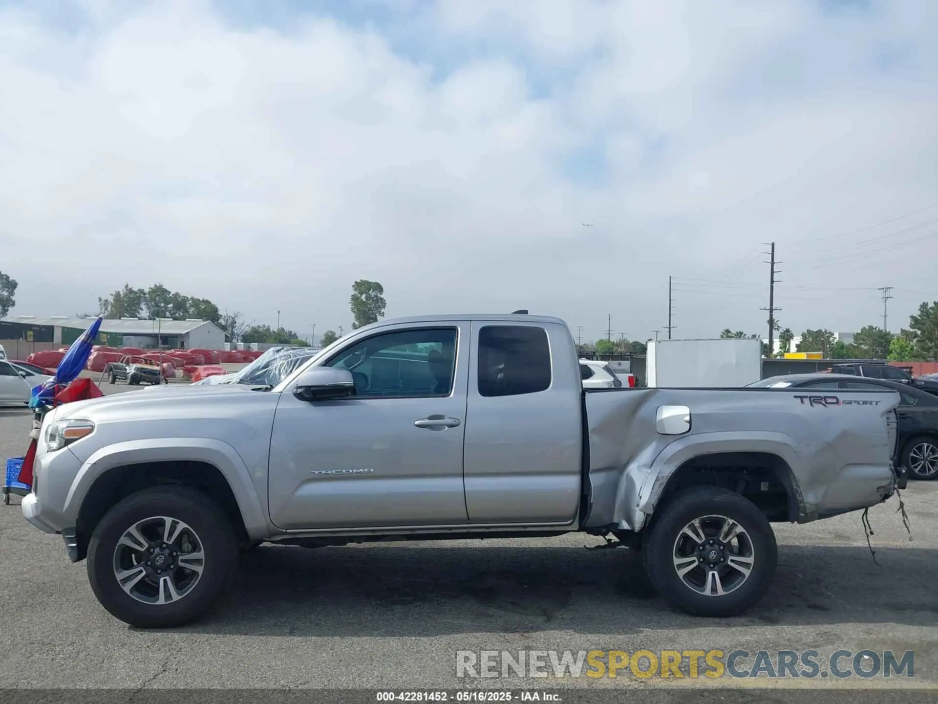 18 Photograph of a damaged car 5TFRZ5CN6KX083137 TOYOTA TACOMA 2019