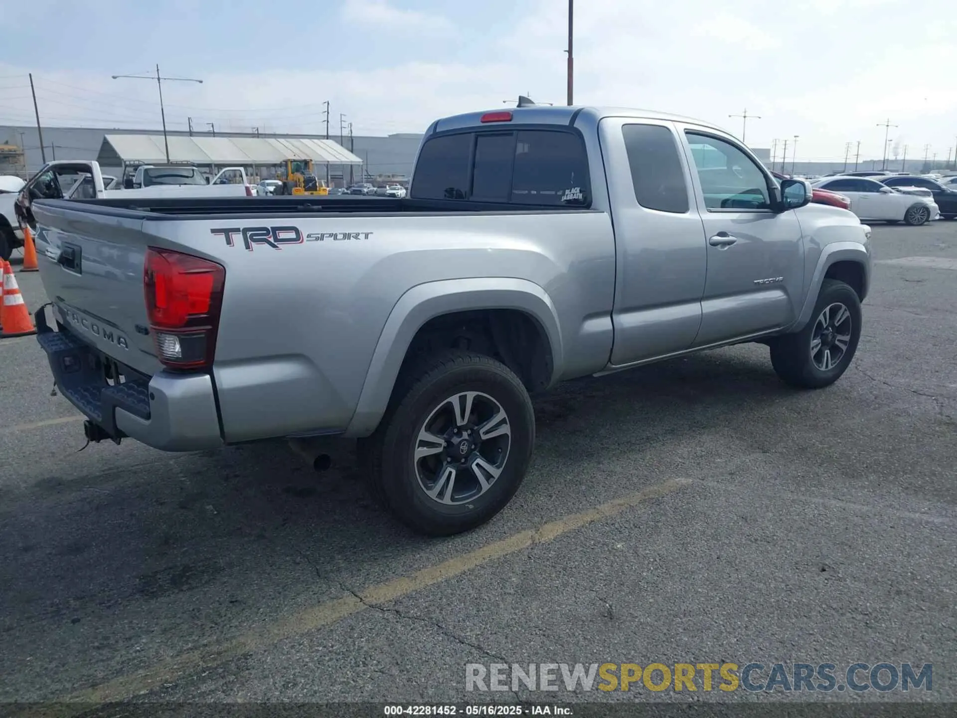 4 Photograph of a damaged car 5TFRZ5CN6KX083137 TOYOTA TACOMA 2019