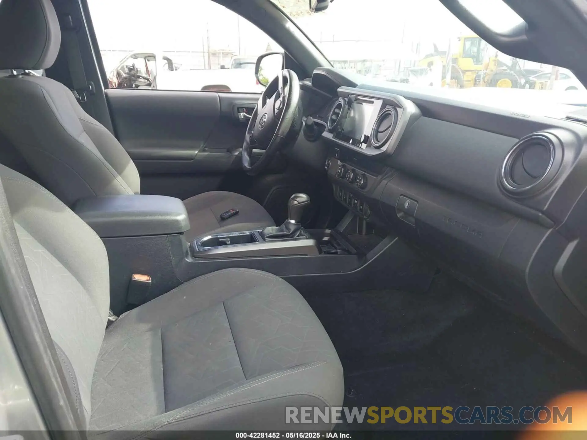 5 Photograph of a damaged car 5TFRZ5CN6KX083137 TOYOTA TACOMA 2019