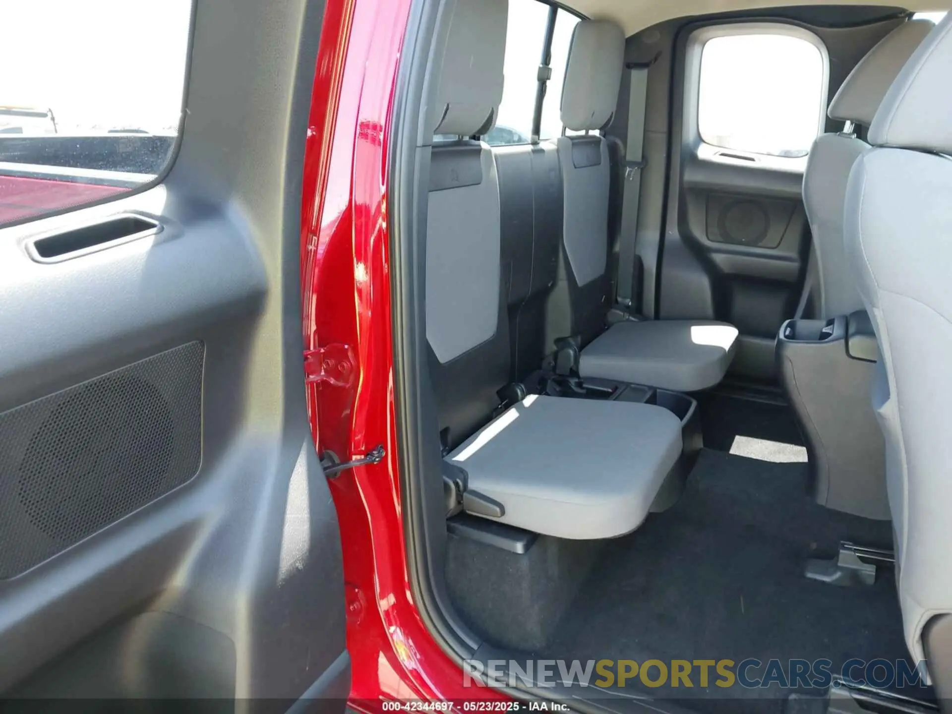 8 Photograph of a damaged car 5TFRZ5CN9KX081124 TOYOTA TACOMA 2019