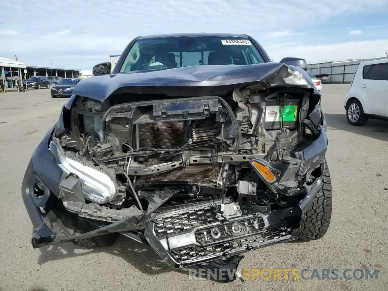 5 Photograph of a damaged car 5TFRZ5CN9KX084007 TOYOTA TACOMA 2019