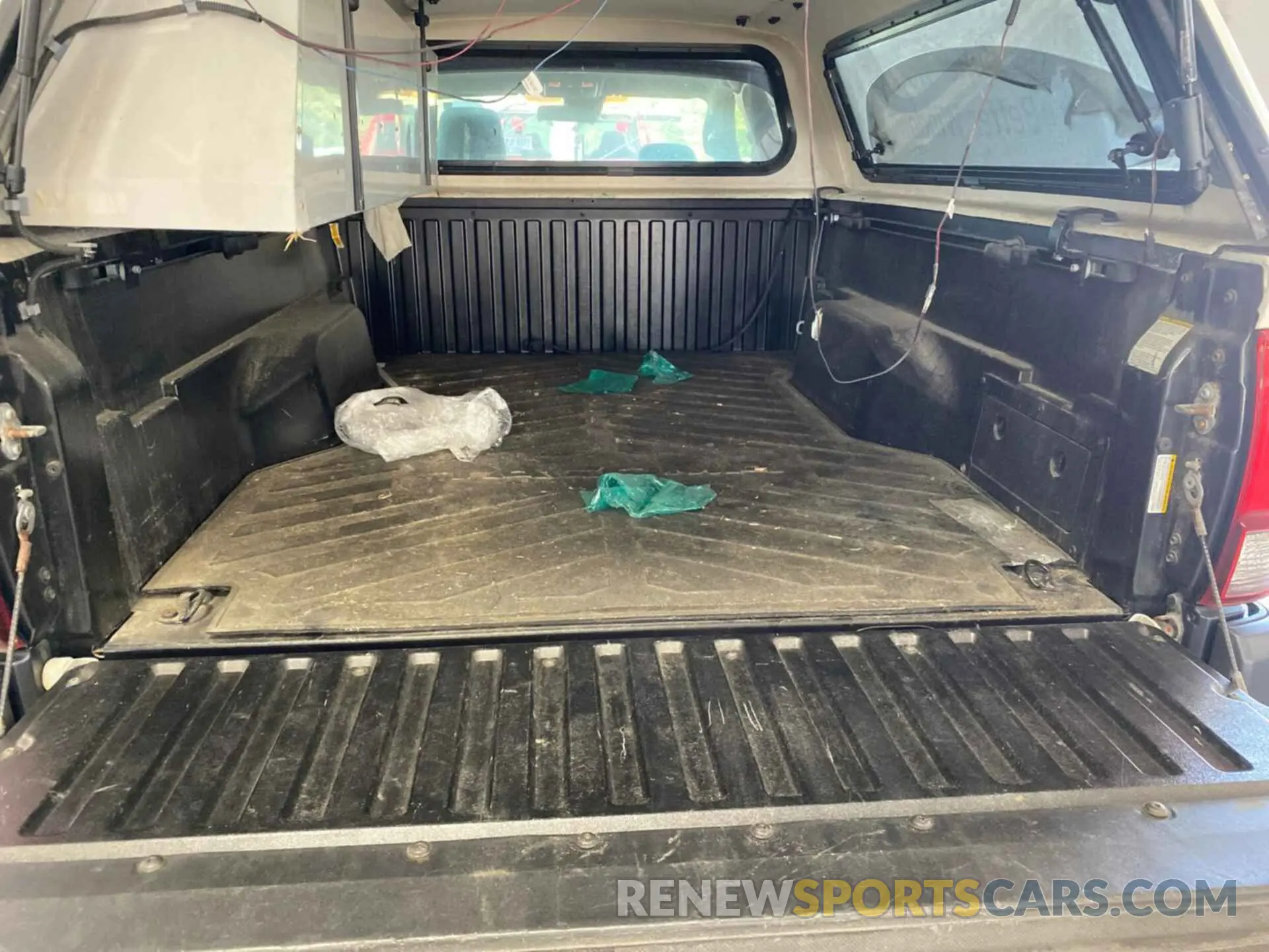 19 Photograph of a damaged car 5TFSX5EN2KX065772 TOYOTA TACOMA 2019