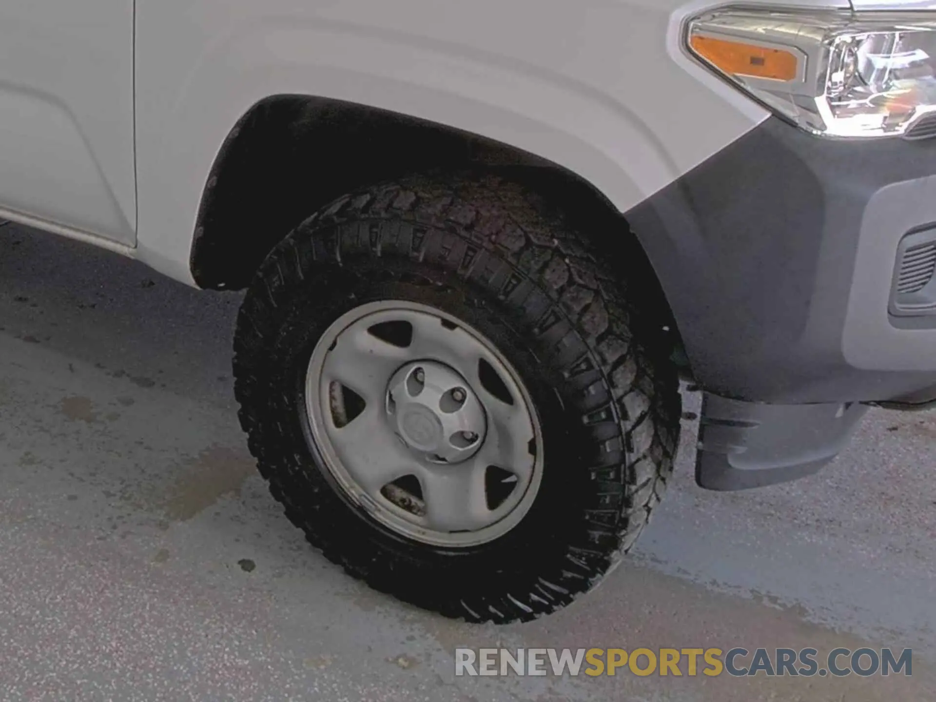 4 Photograph of a damaged car 5TFSX5EN2KX065772 TOYOTA TACOMA 2019