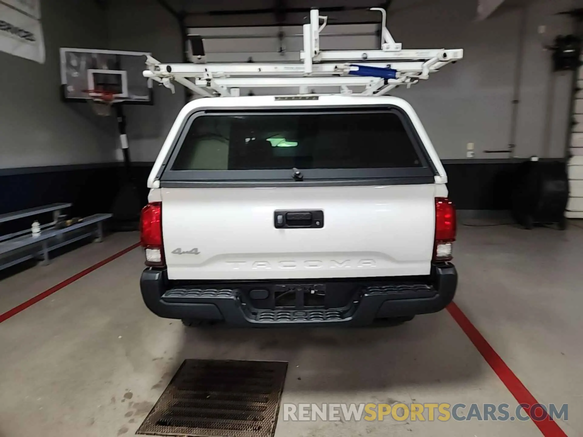 8 Photograph of a damaged car 5TFSX5EN2KX065772 TOYOTA TACOMA 2019