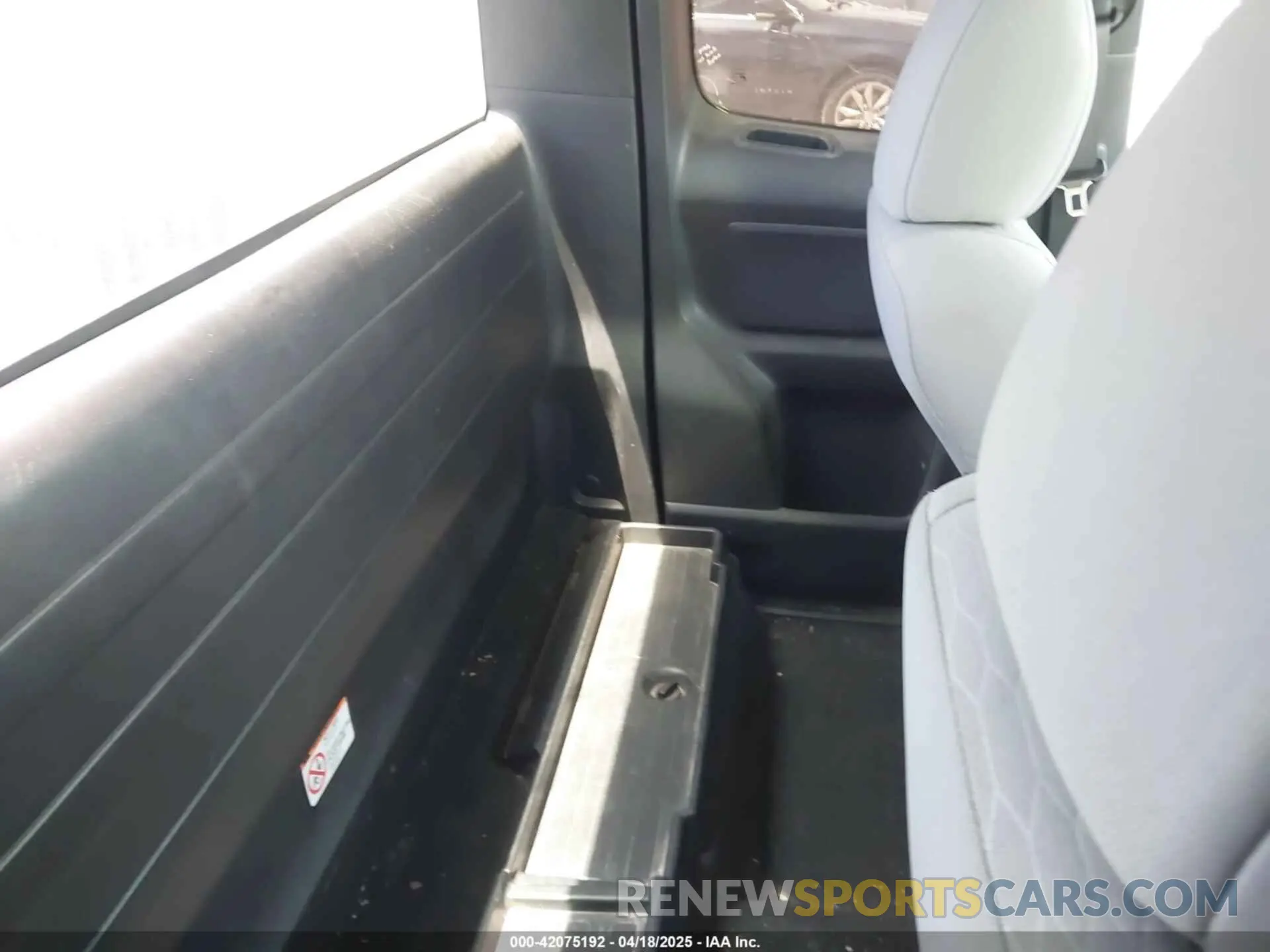 8 Photograph of a damaged car 5TFSX5EN2KX069191 TOYOTA TACOMA 2019