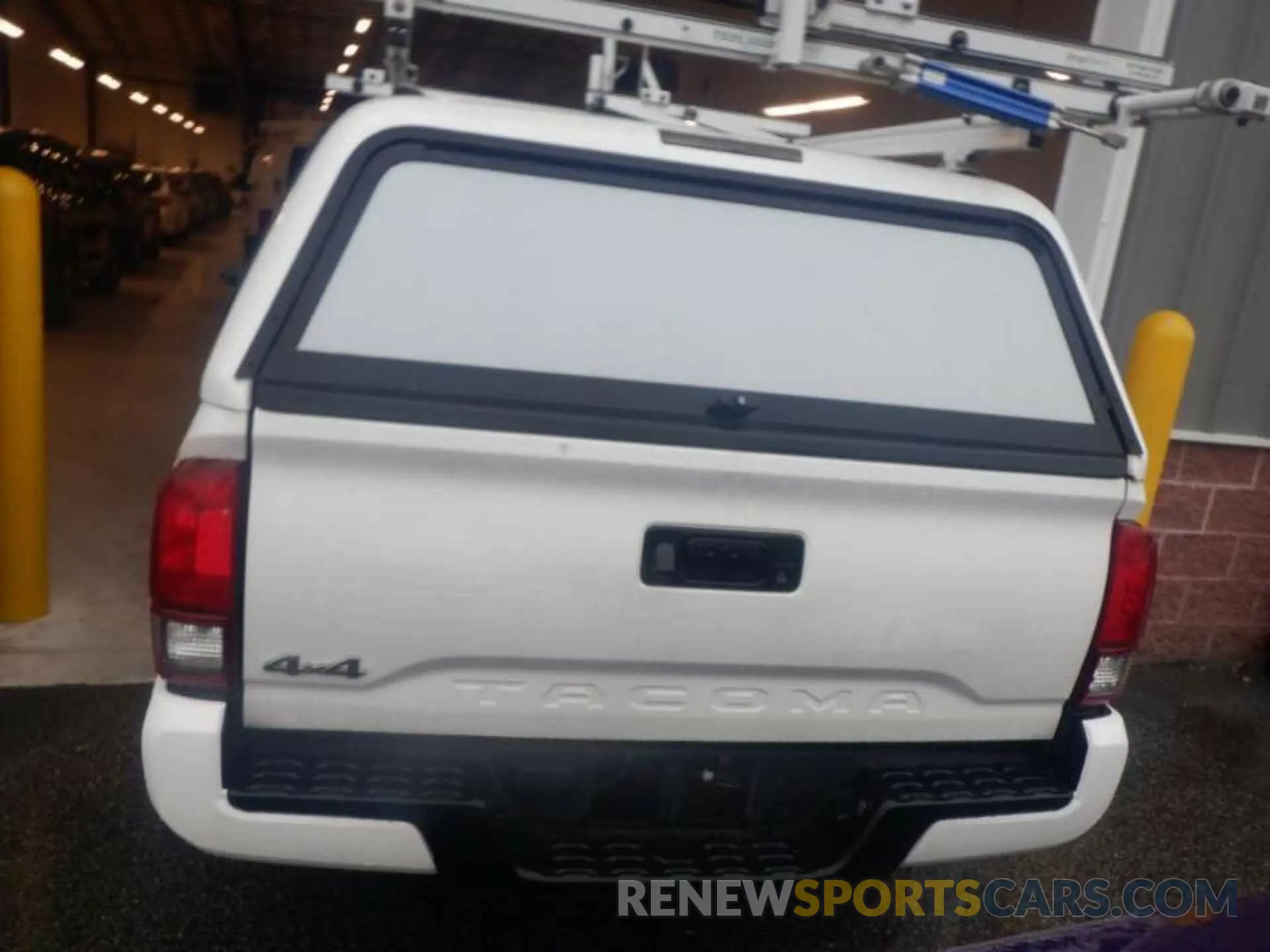 19 Photograph of a damaged car 5TFSX5EN3KX064100 TOYOTA TACOMA 2019