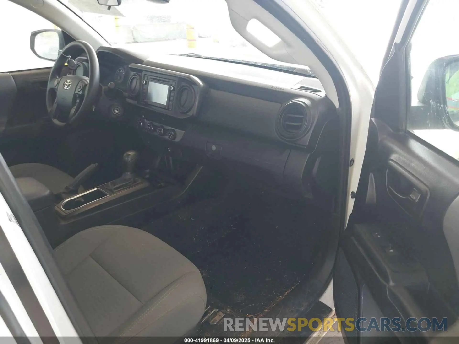 5 Photograph of a damaged car 5TFSX5EN3KX070933 TOYOTA TACOMA 2019