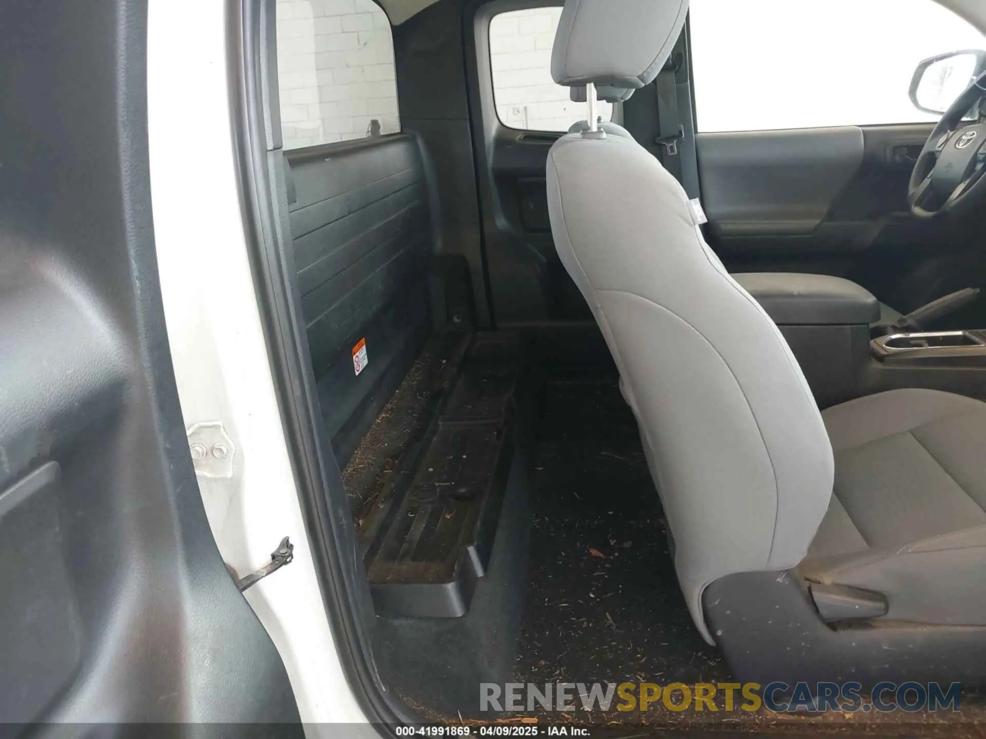 8 Photograph of a damaged car 5TFSX5EN3KX070933 TOYOTA TACOMA 2019