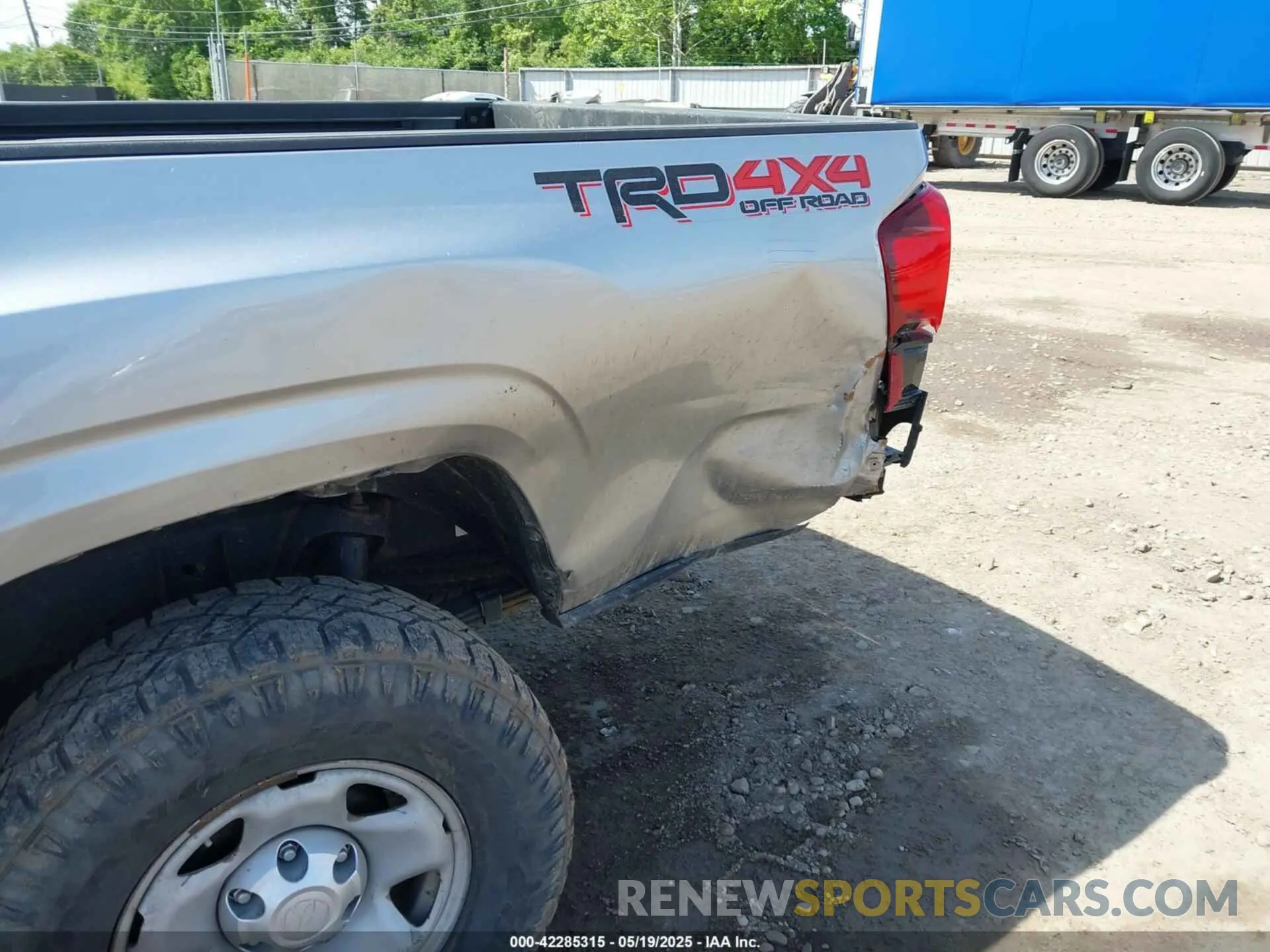 6 Photograph of a damaged car 5TFSX5EN7KX067145 TOYOTA TACOMA 2019