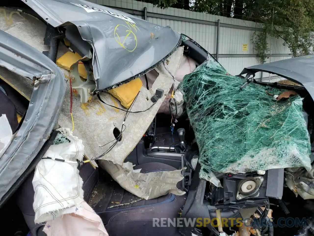 5 Photograph of a damaged car 5TFSZ5AN0KX175591 TOYOTA TACOMA 2019