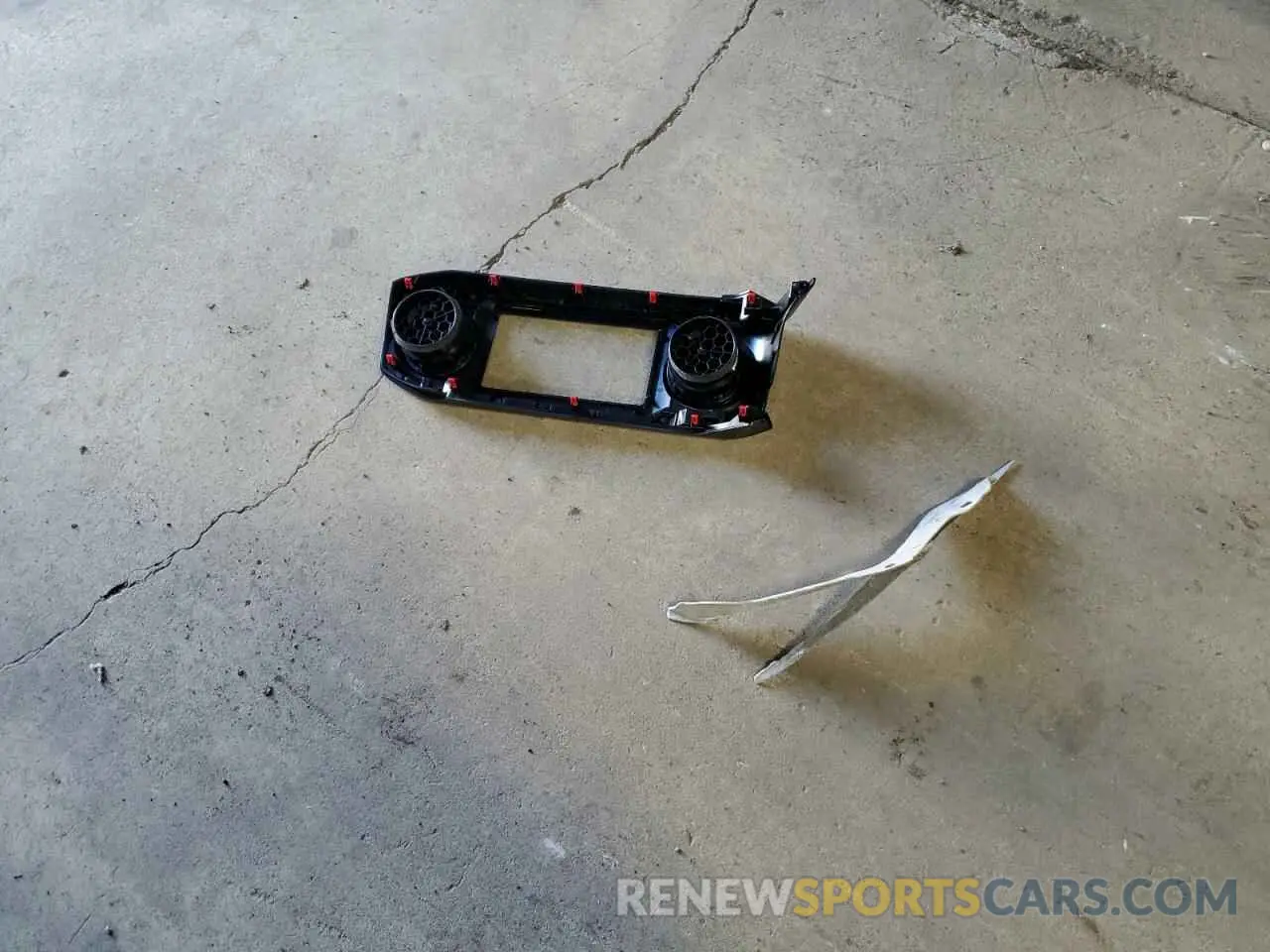 12 Photograph of a damaged car 5TFSZ5AN0KX186851 TOYOTA TACOMA 2019