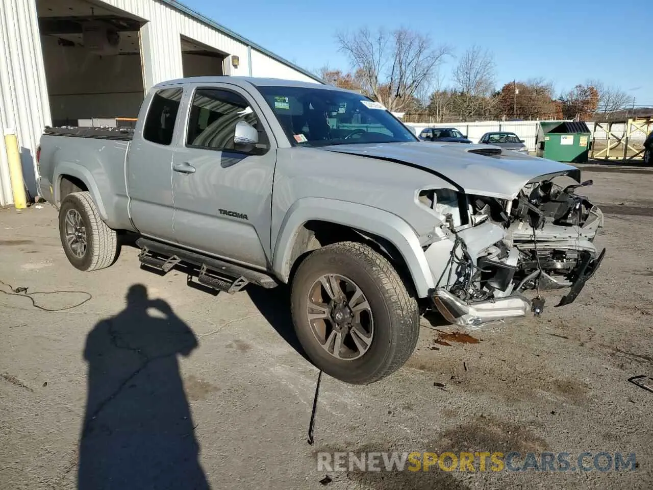 4 Photograph of a damaged car 5TFSZ5AN1KX182002 TOYOTA TACOMA 2019