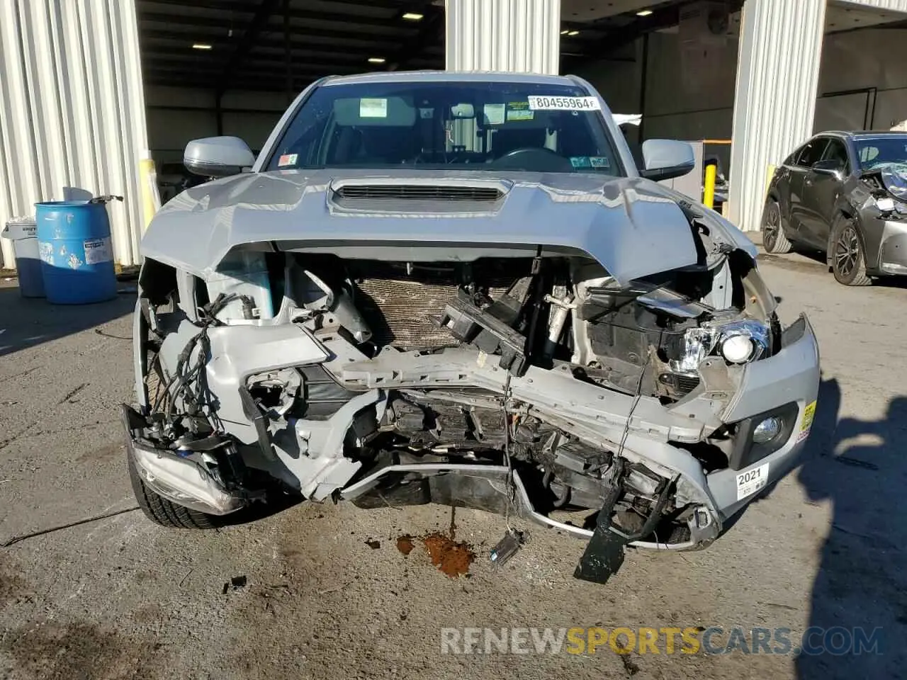 5 Photograph of a damaged car 5TFSZ5AN1KX182002 TOYOTA TACOMA 2019