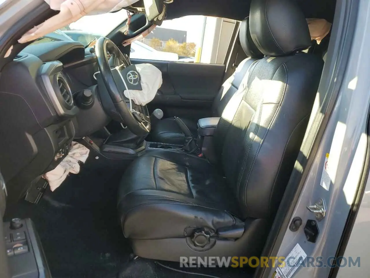 7 Photograph of a damaged car 5TFSZ5AN1KX182002 TOYOTA TACOMA 2019