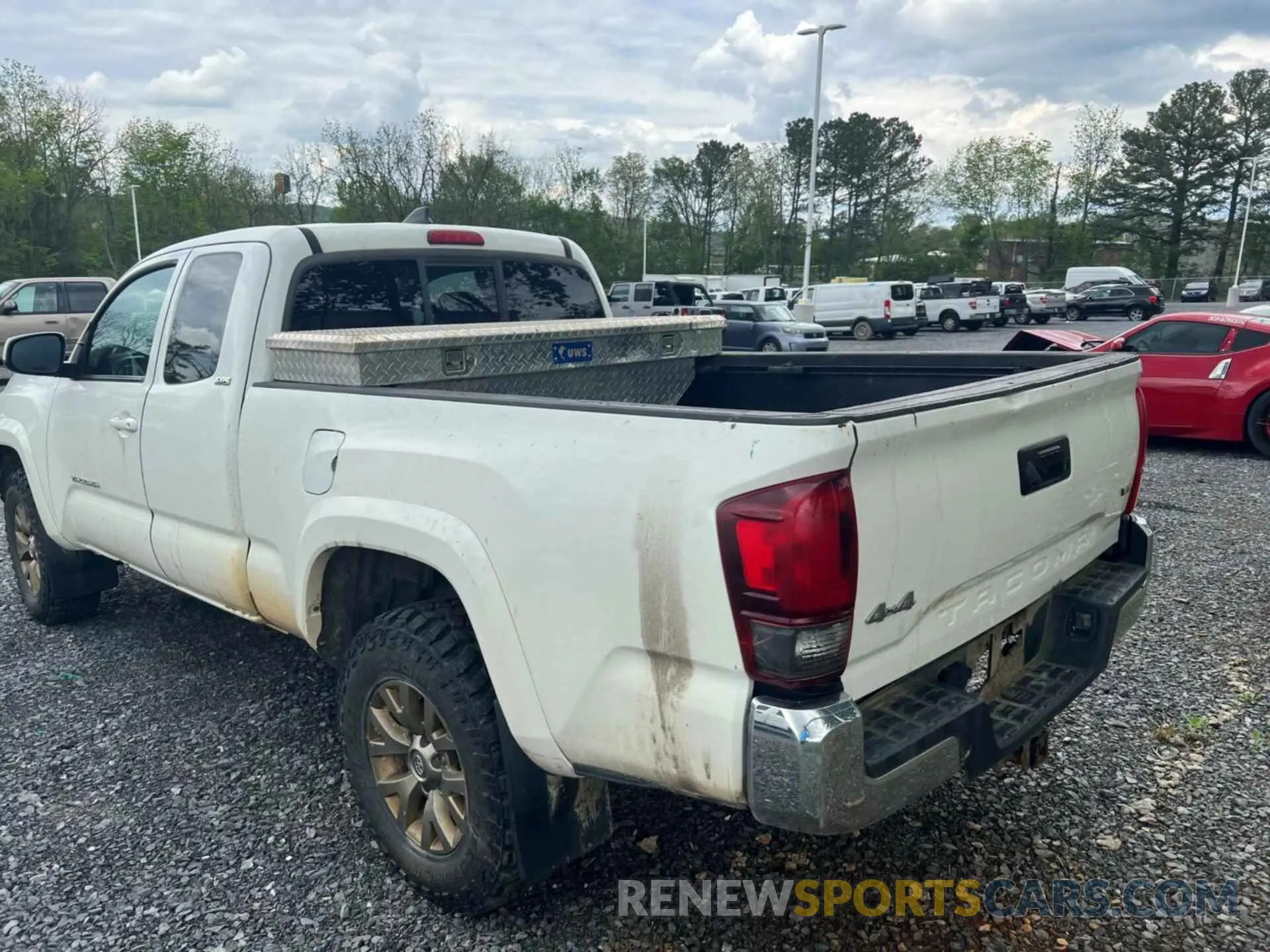 11 Photograph of a damaged car 5TFSZ5AN2KX194692 TOYOTA TACOMA 2019