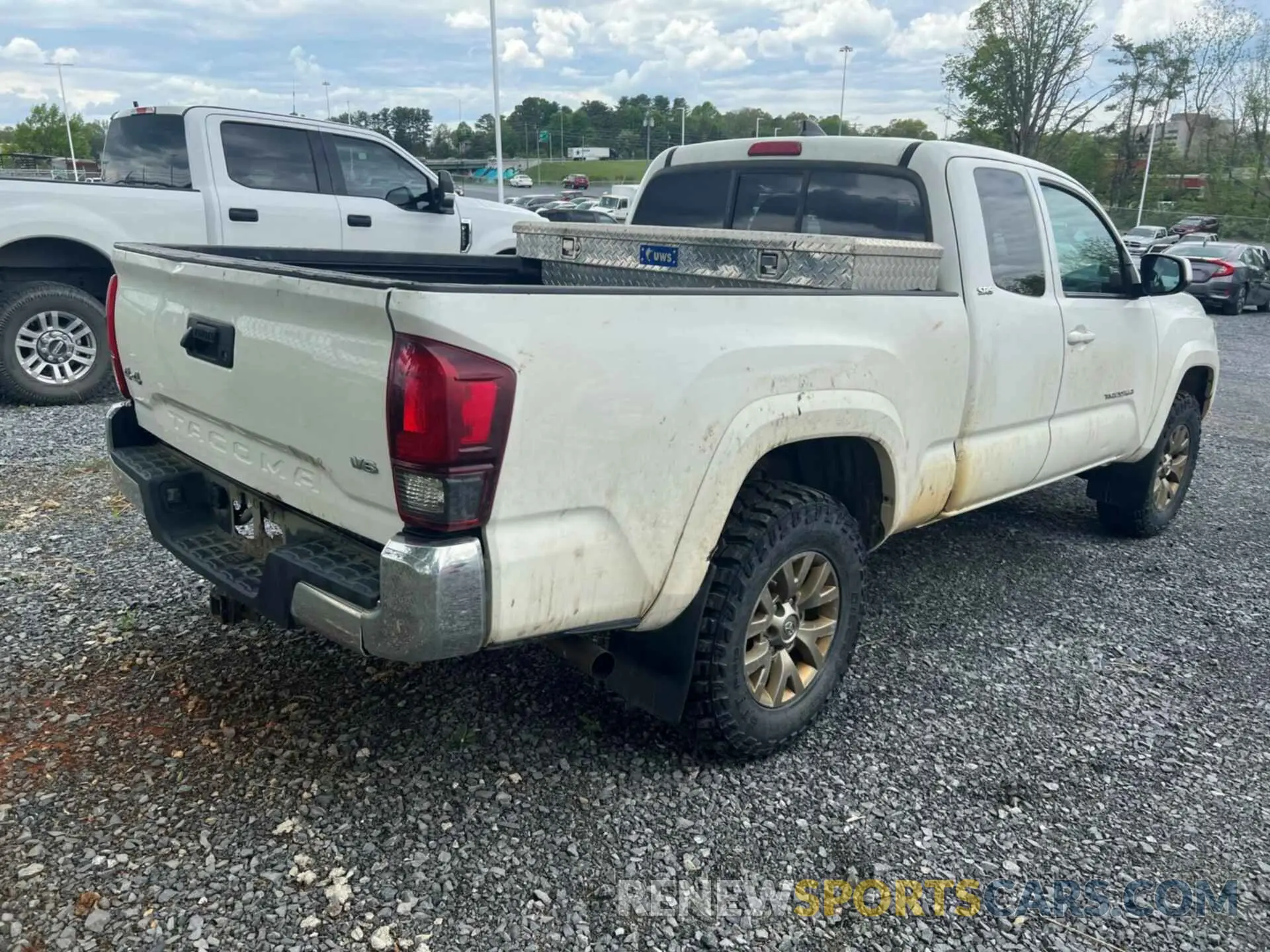 21 Photograph of a damaged car 5TFSZ5AN2KX194692 TOYOTA TACOMA 2019