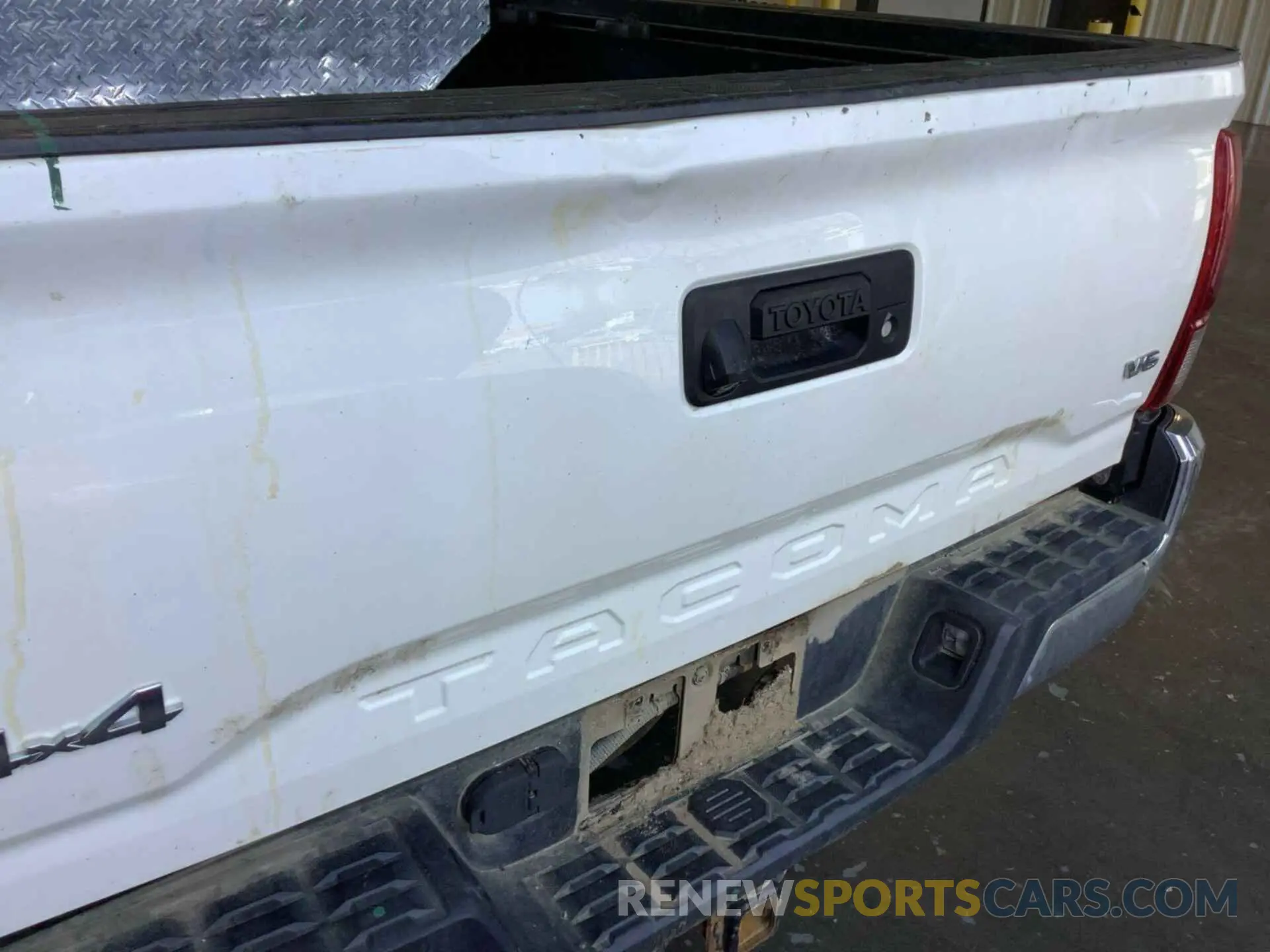 24 Photograph of a damaged car 5TFSZ5AN2KX194692 TOYOTA TACOMA 2019