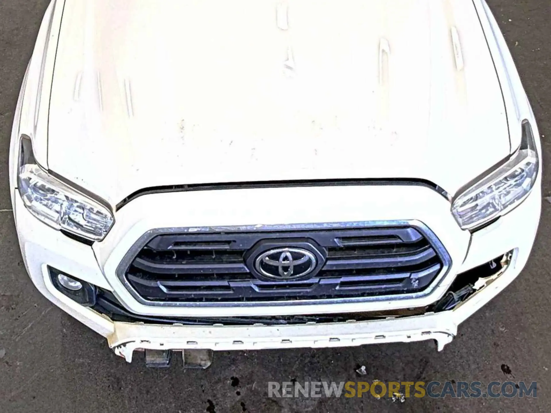 28 Photograph of a damaged car 5TFSZ5AN2KX194692 TOYOTA TACOMA 2019