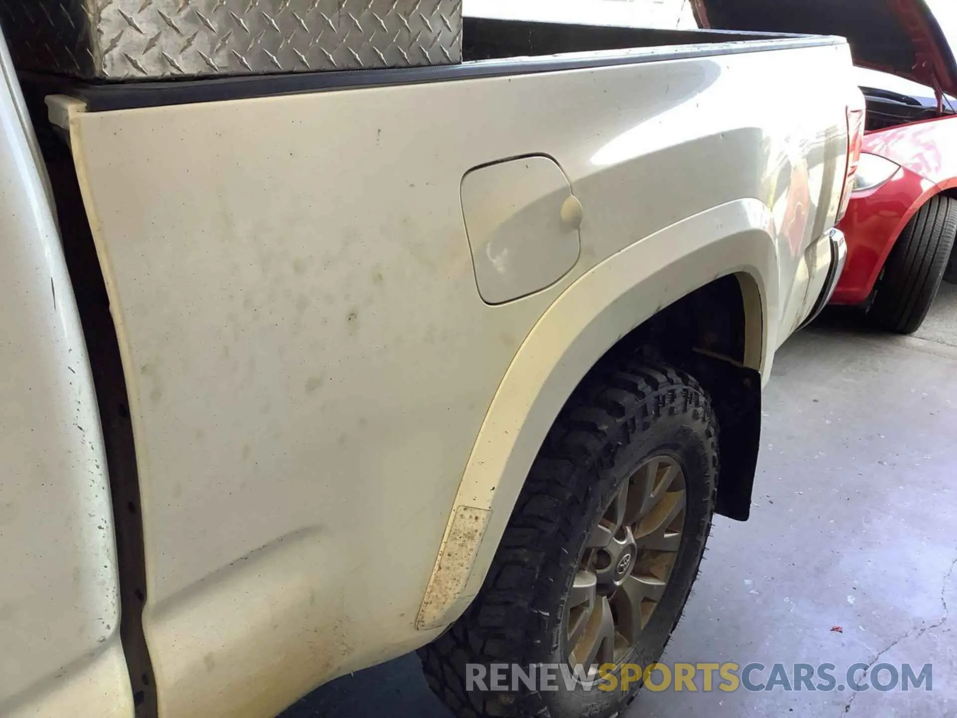 29 Photograph of a damaged car 5TFSZ5AN2KX194692 TOYOTA TACOMA 2019