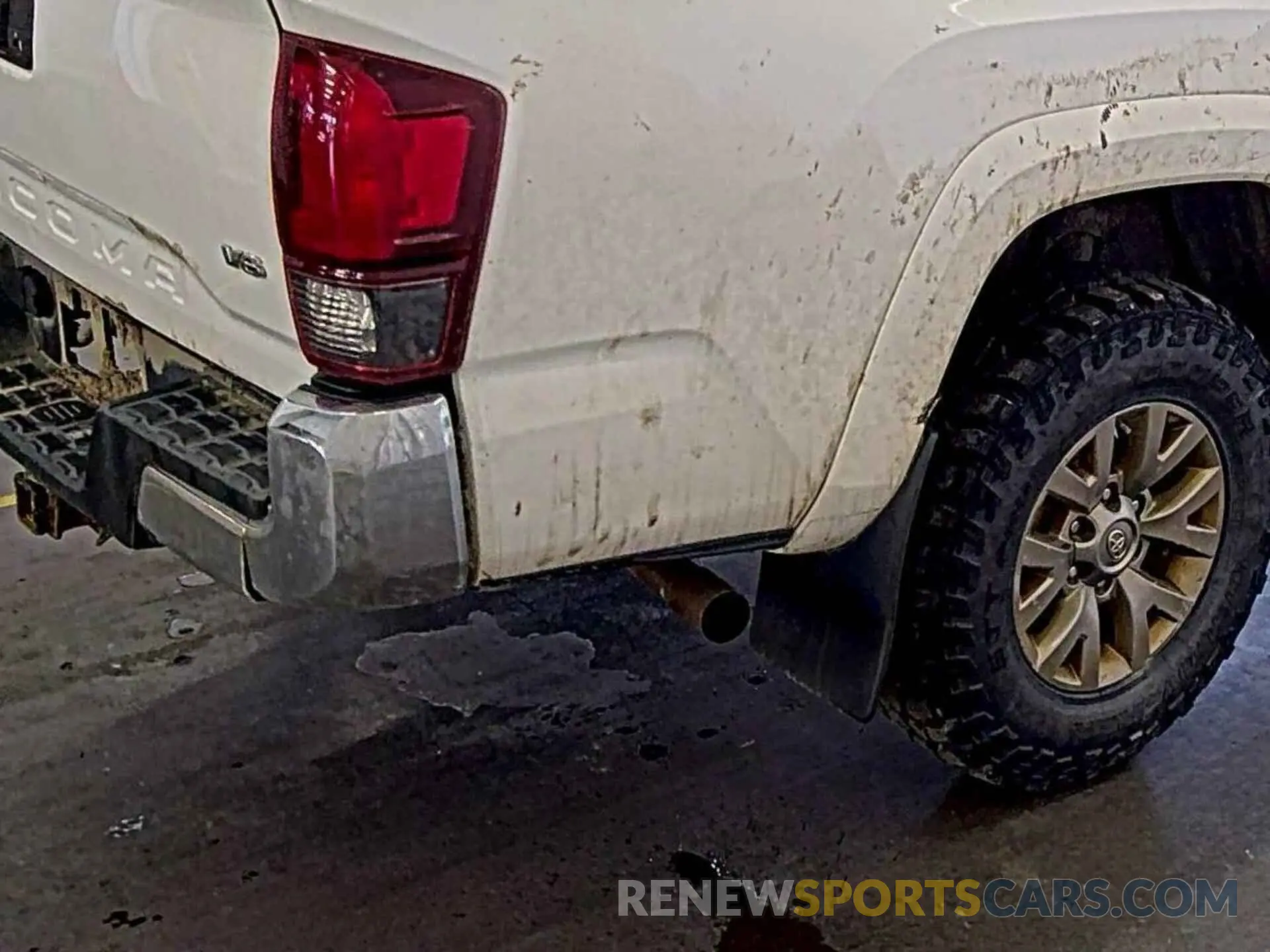 3 Photograph of a damaged car 5TFSZ5AN2KX194692 TOYOTA TACOMA 2019