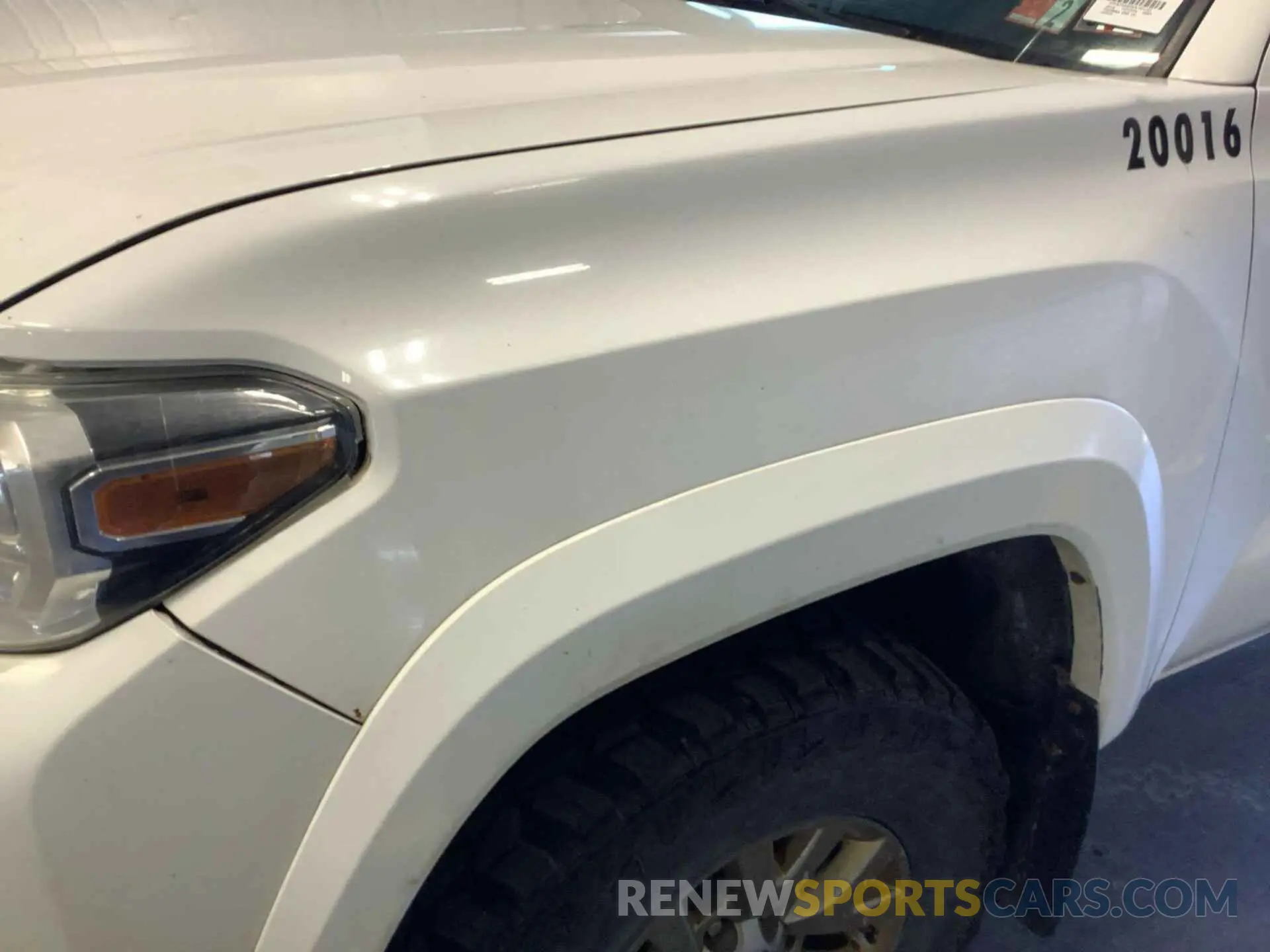 34 Photograph of a damaged car 5TFSZ5AN2KX194692 TOYOTA TACOMA 2019
