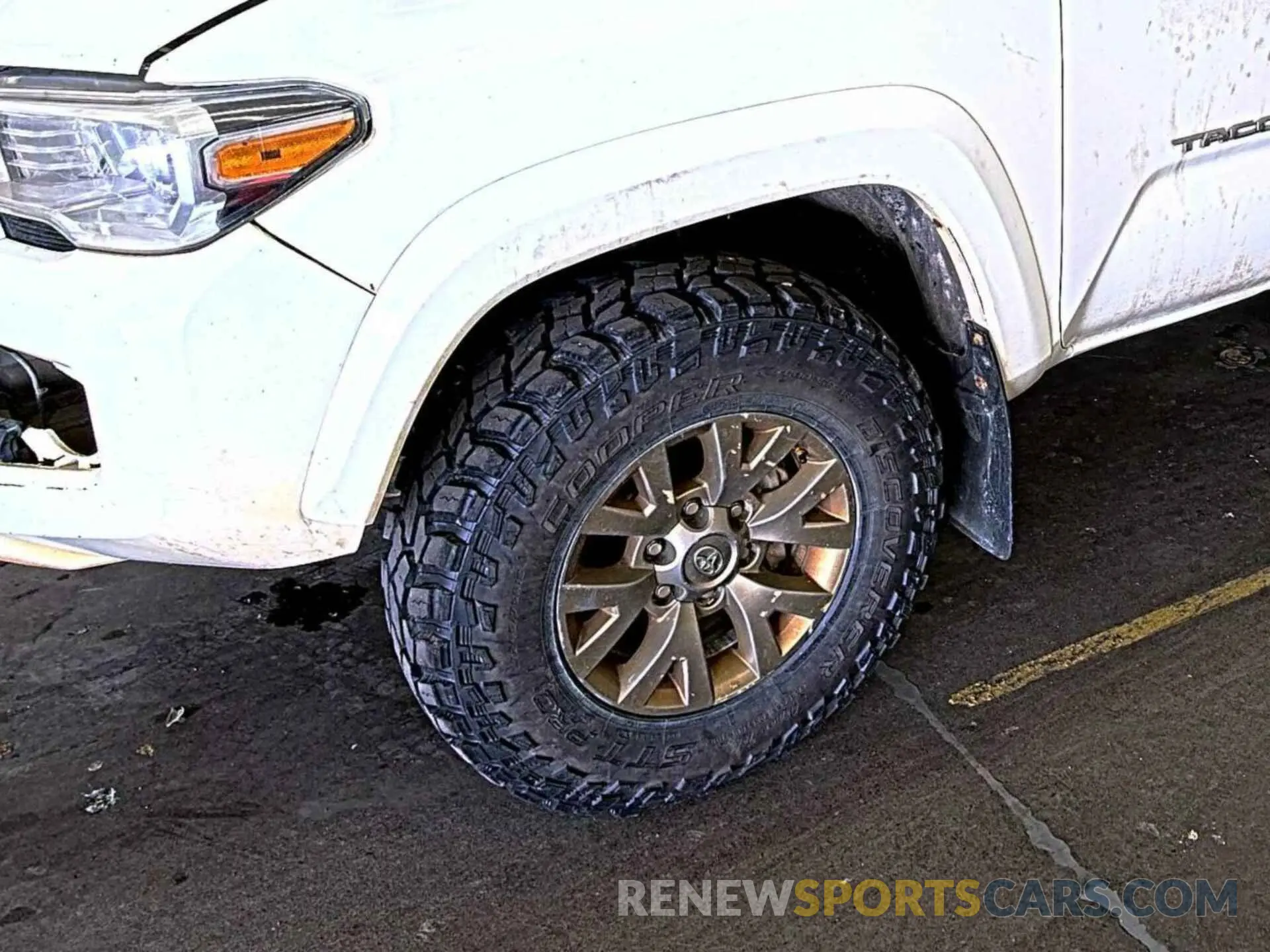36 Photograph of a damaged car 5TFSZ5AN2KX194692 TOYOTA TACOMA 2019