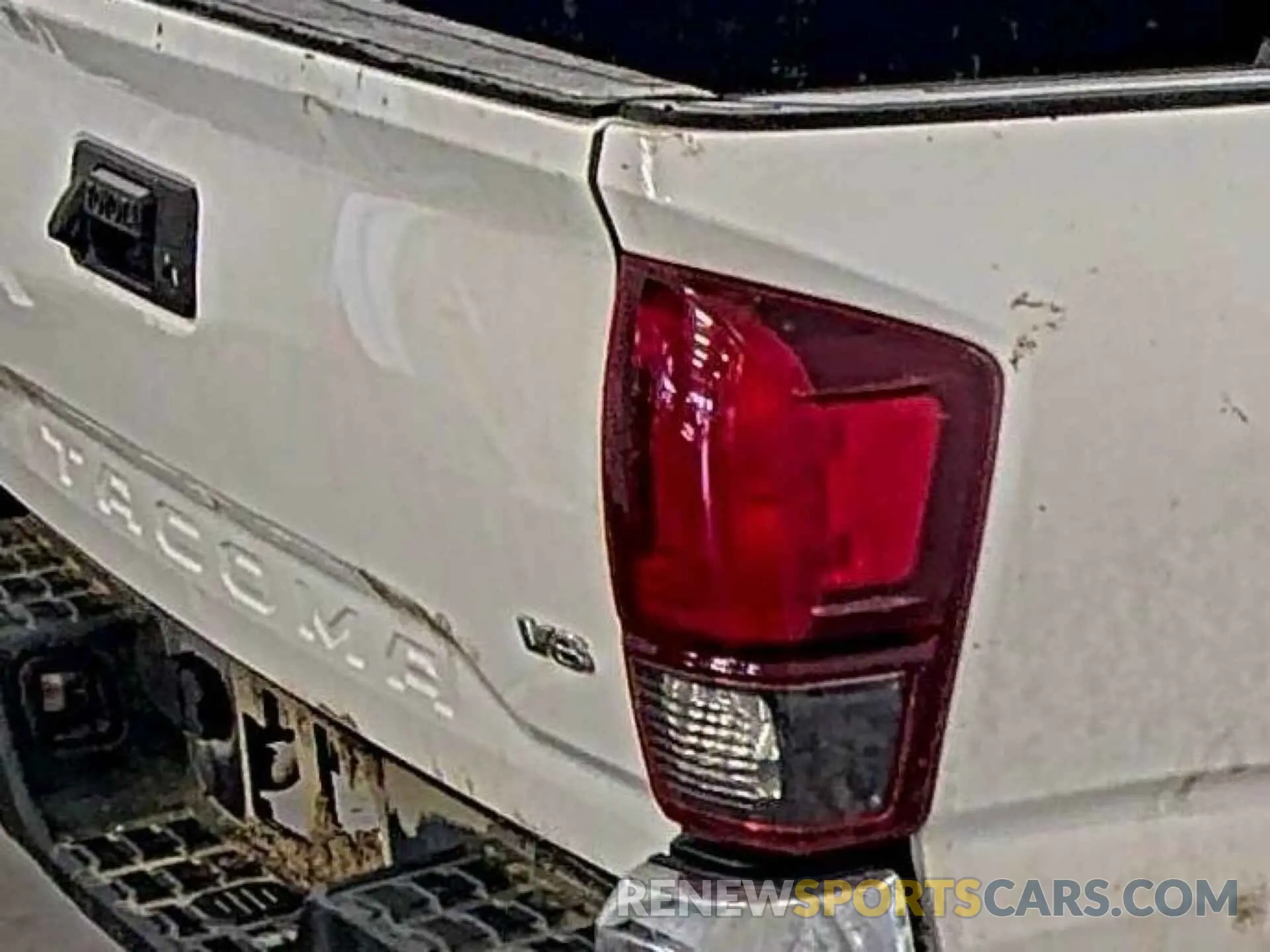 37 Photograph of a damaged car 5TFSZ5AN2KX194692 TOYOTA TACOMA 2019