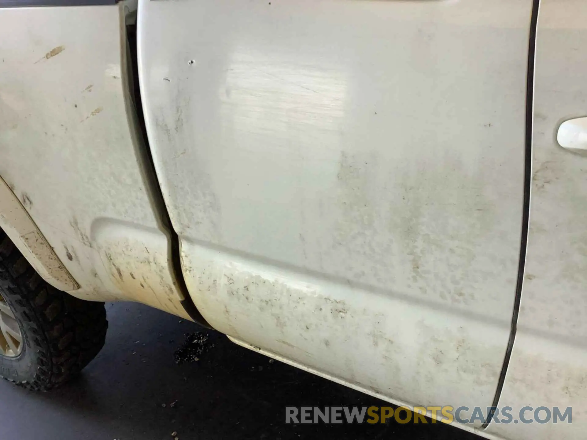 8 Photograph of a damaged car 5TFSZ5AN2KX194692 TOYOTA TACOMA 2019