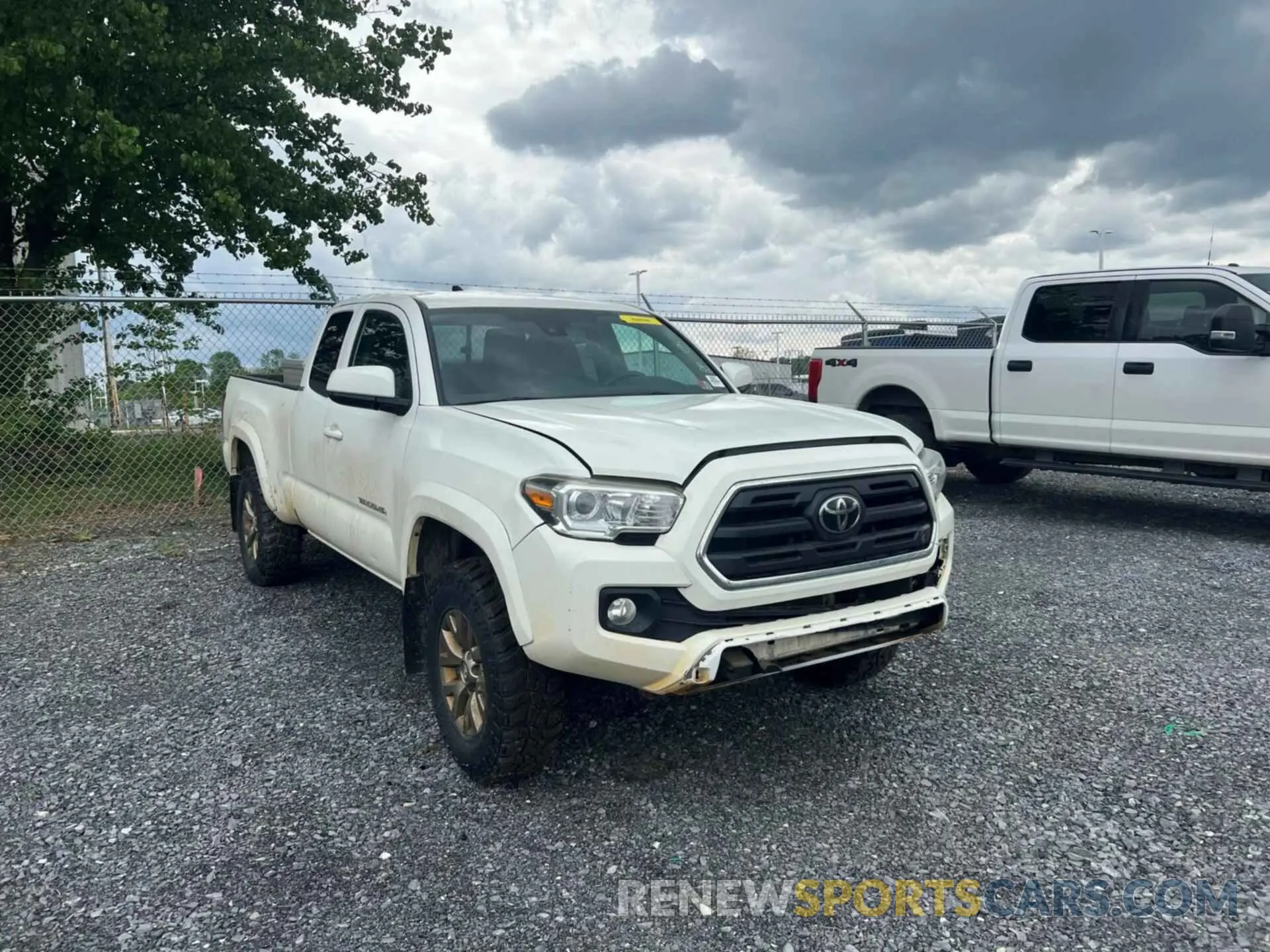 9 Photograph of a damaged car 5TFSZ5AN2KX194692 TOYOTA TACOMA 2019