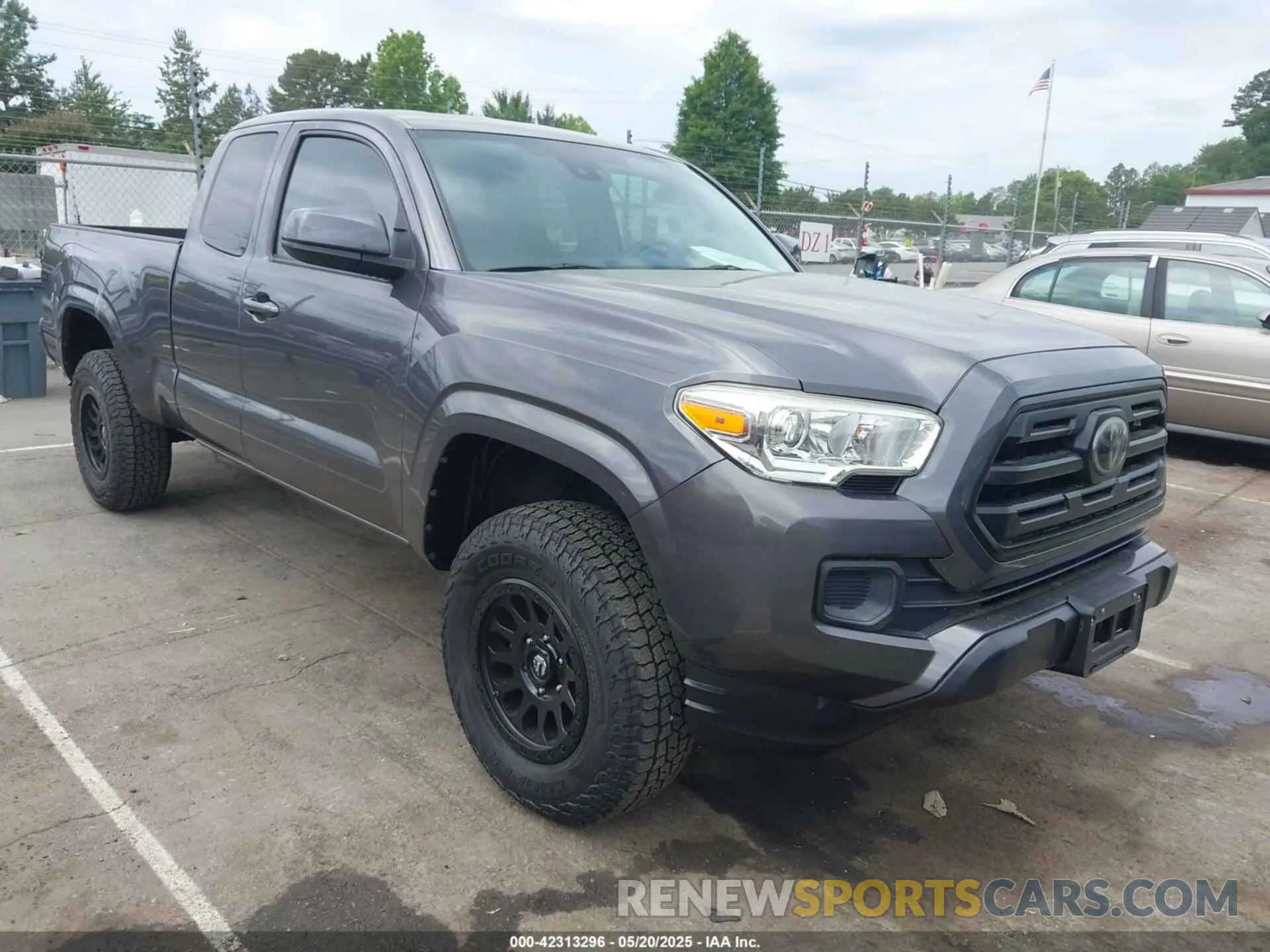 1 Photograph of a damaged car 5TFSZ5AN3KX190800 TOYOTA TACOMA 2019