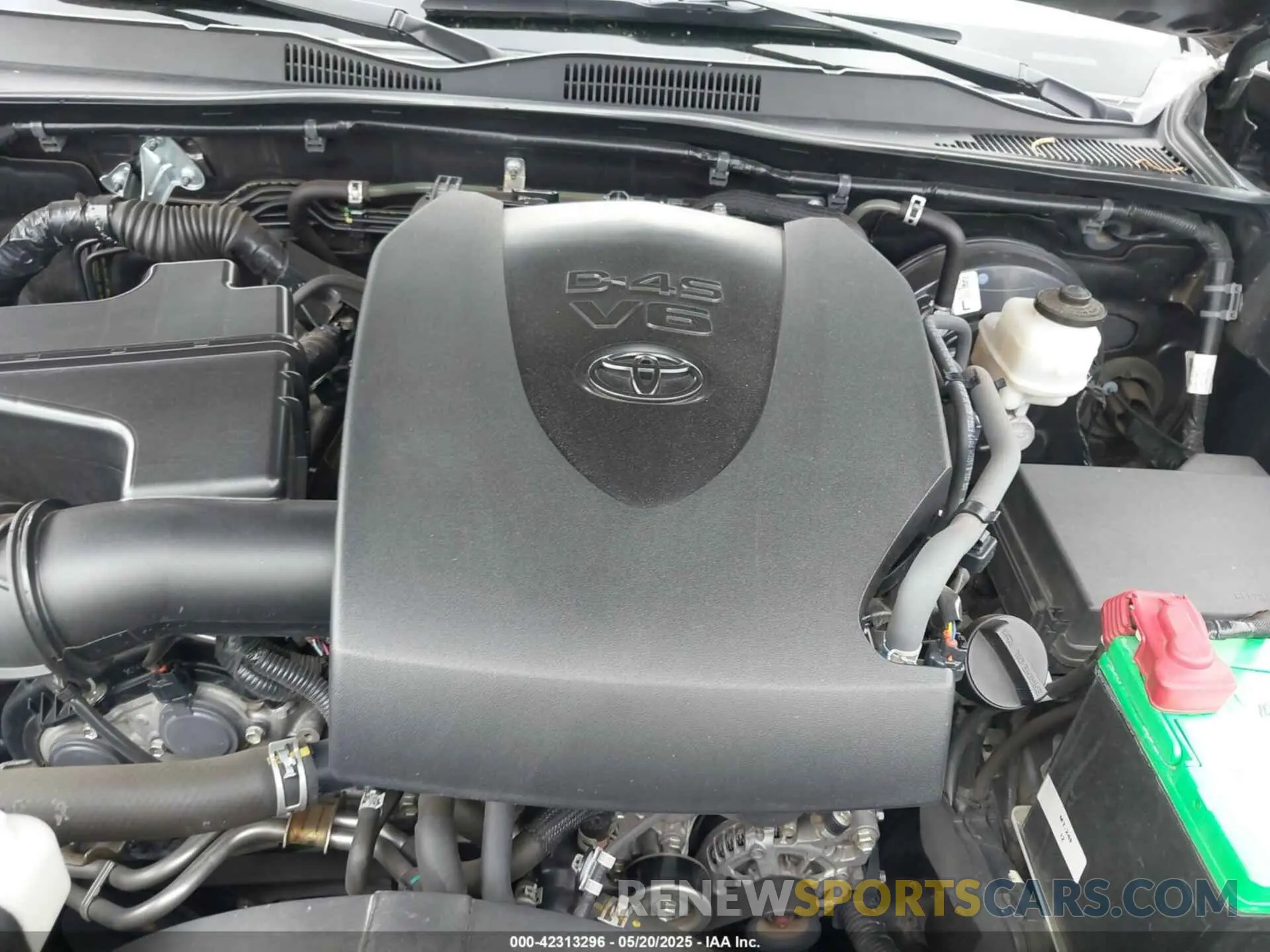 10 Photograph of a damaged car 5TFSZ5AN3KX190800 TOYOTA TACOMA 2019