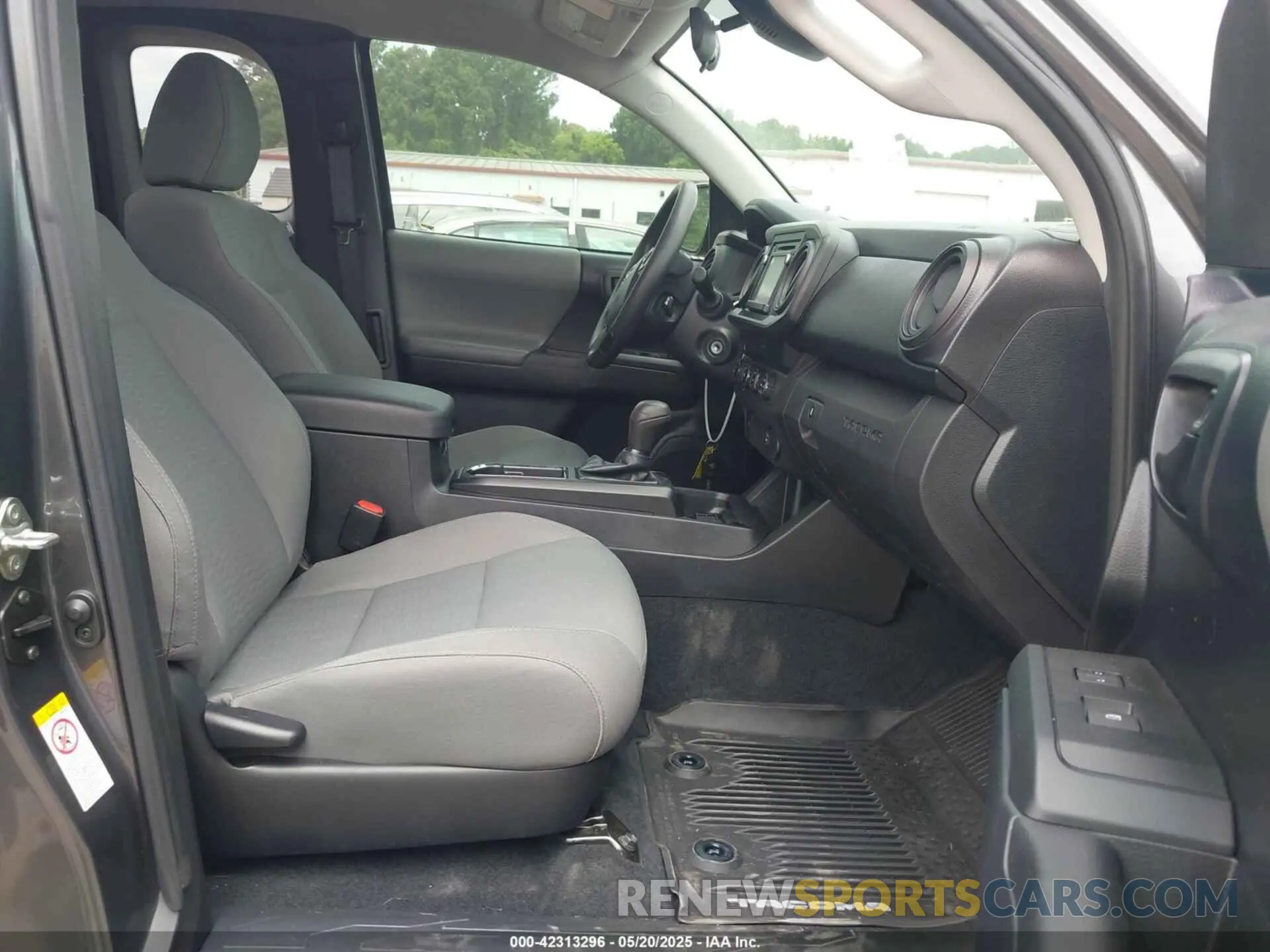 5 Photograph of a damaged car 5TFSZ5AN3KX190800 TOYOTA TACOMA 2019