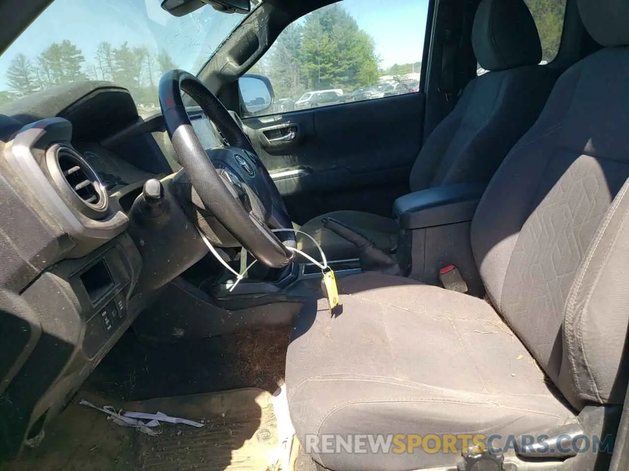 7 Photograph of a damaged car 5TFSZ5AN3KX205733 TOYOTA TACOMA 2019