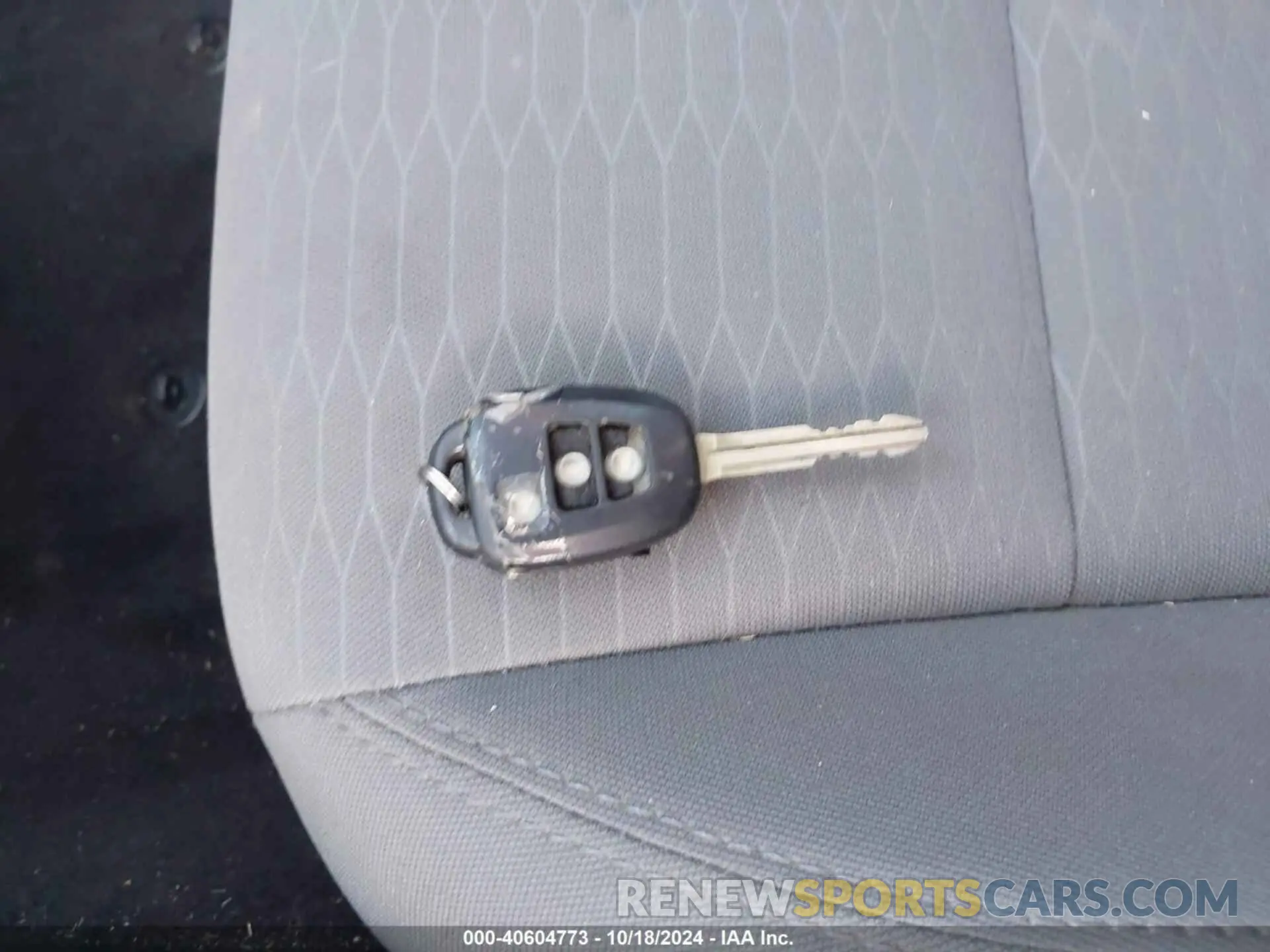 11 Photograph of a damaged car 5TFSZ5AN4KX166439 TOYOTA TACOMA 2019