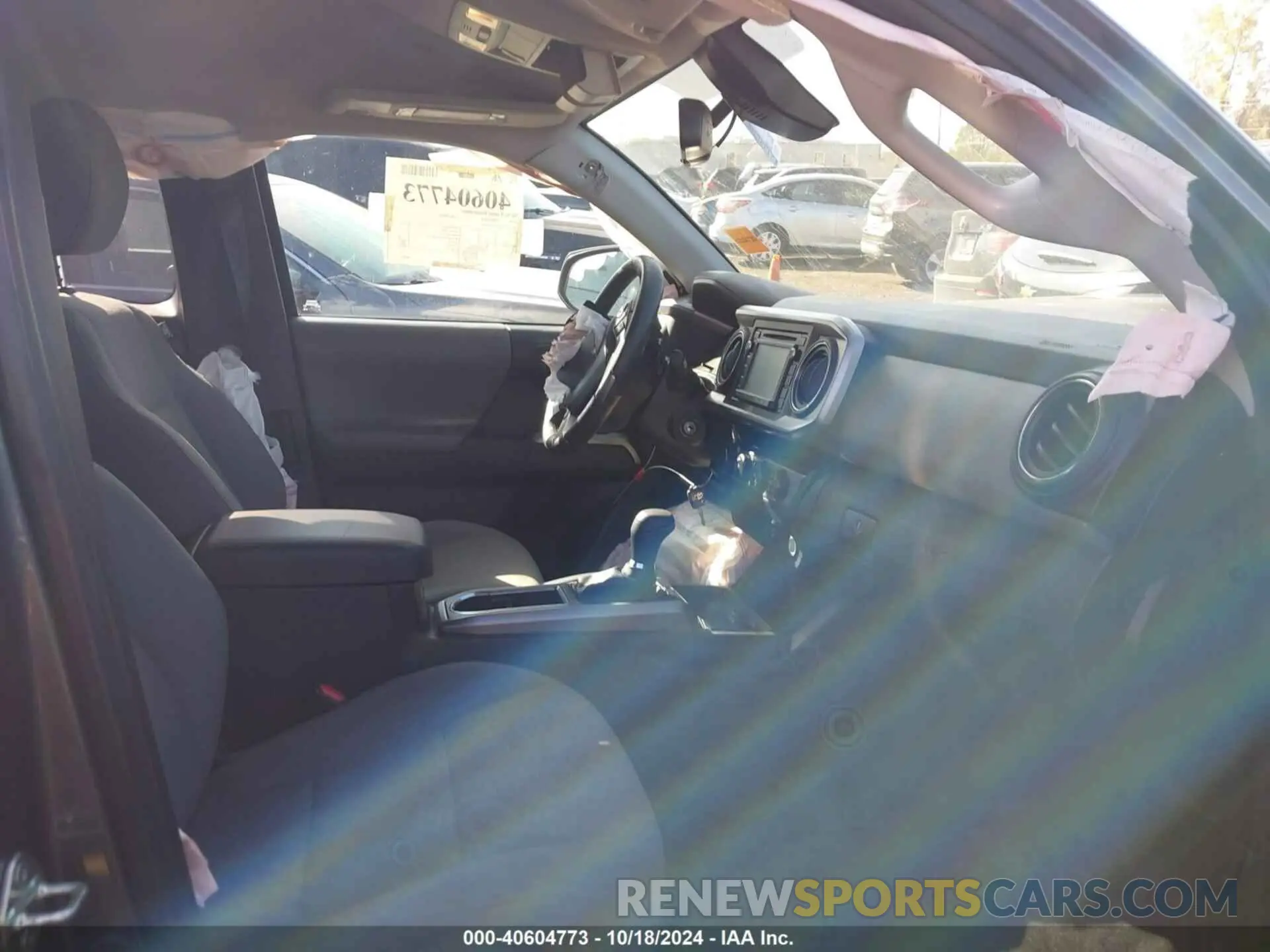 5 Photograph of a damaged car 5TFSZ5AN4KX166439 TOYOTA TACOMA 2019
