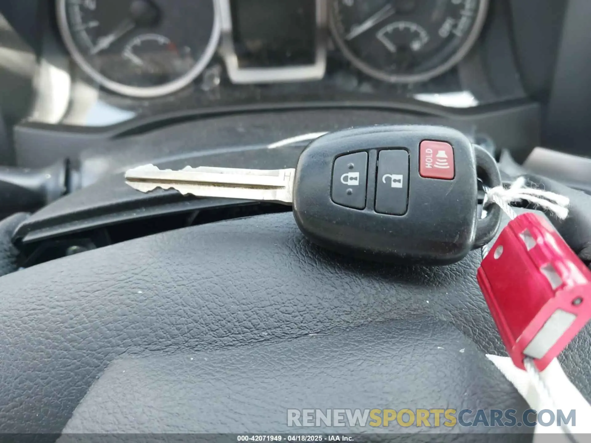 11 Photograph of a damaged car 5TFSZ5AN4KX185590 TOYOTA TACOMA 2019