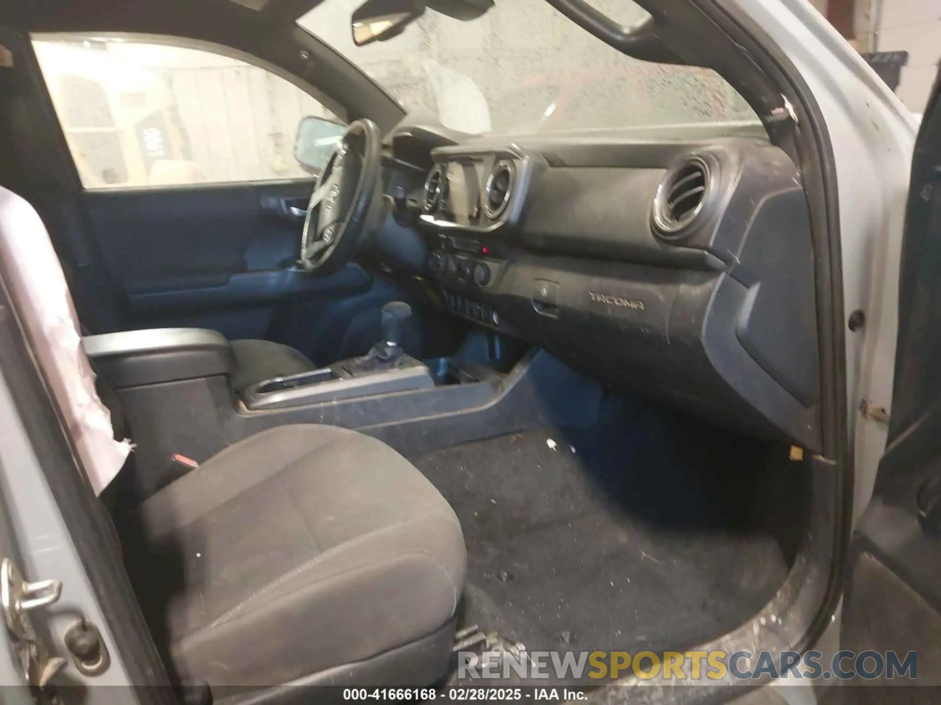5 Photograph of a damaged car 5TFSZ5AN5KX175795 TOYOTA TACOMA 2019