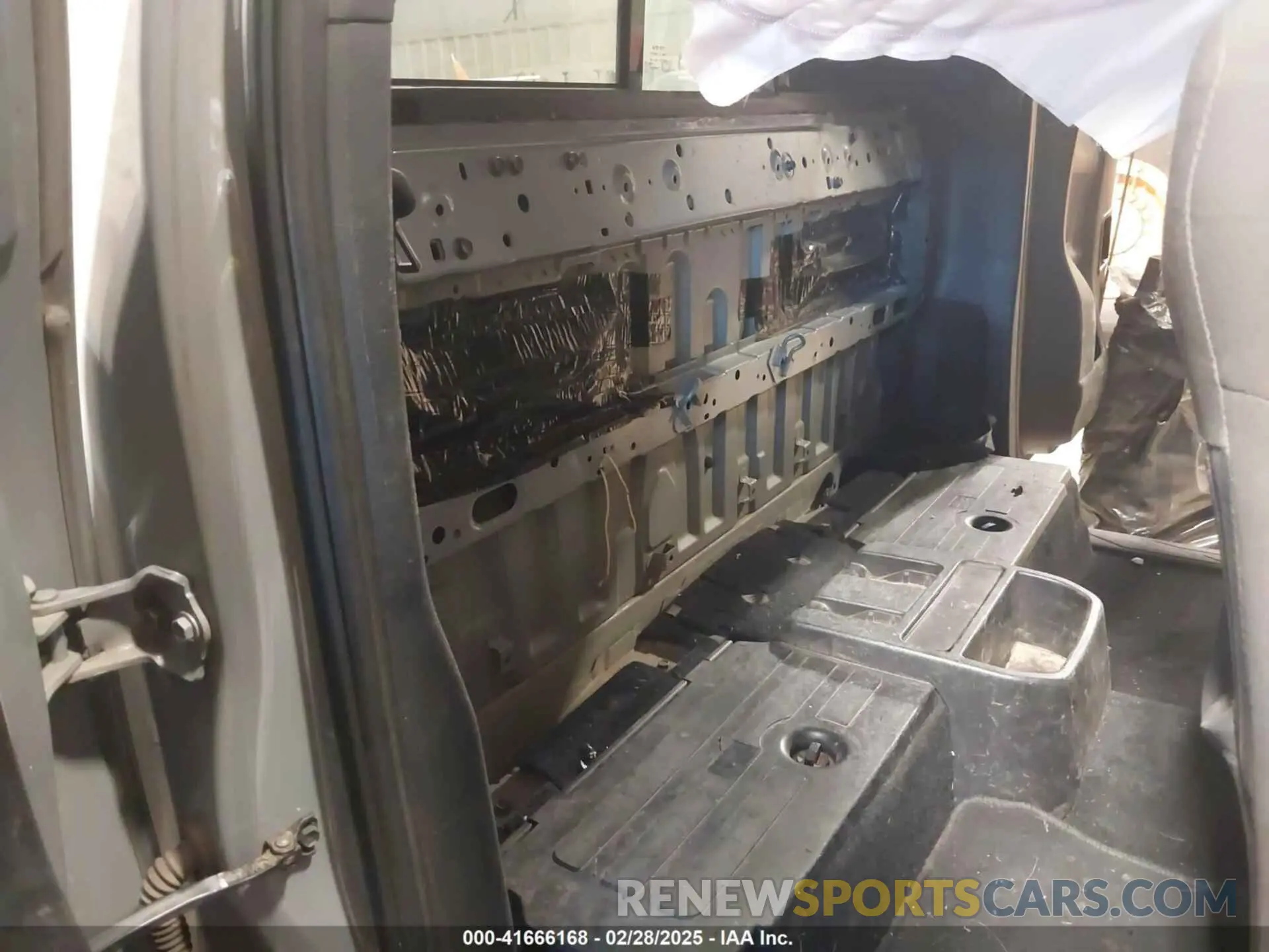 8 Photograph of a damaged car 5TFSZ5AN5KX175795 TOYOTA TACOMA 2019